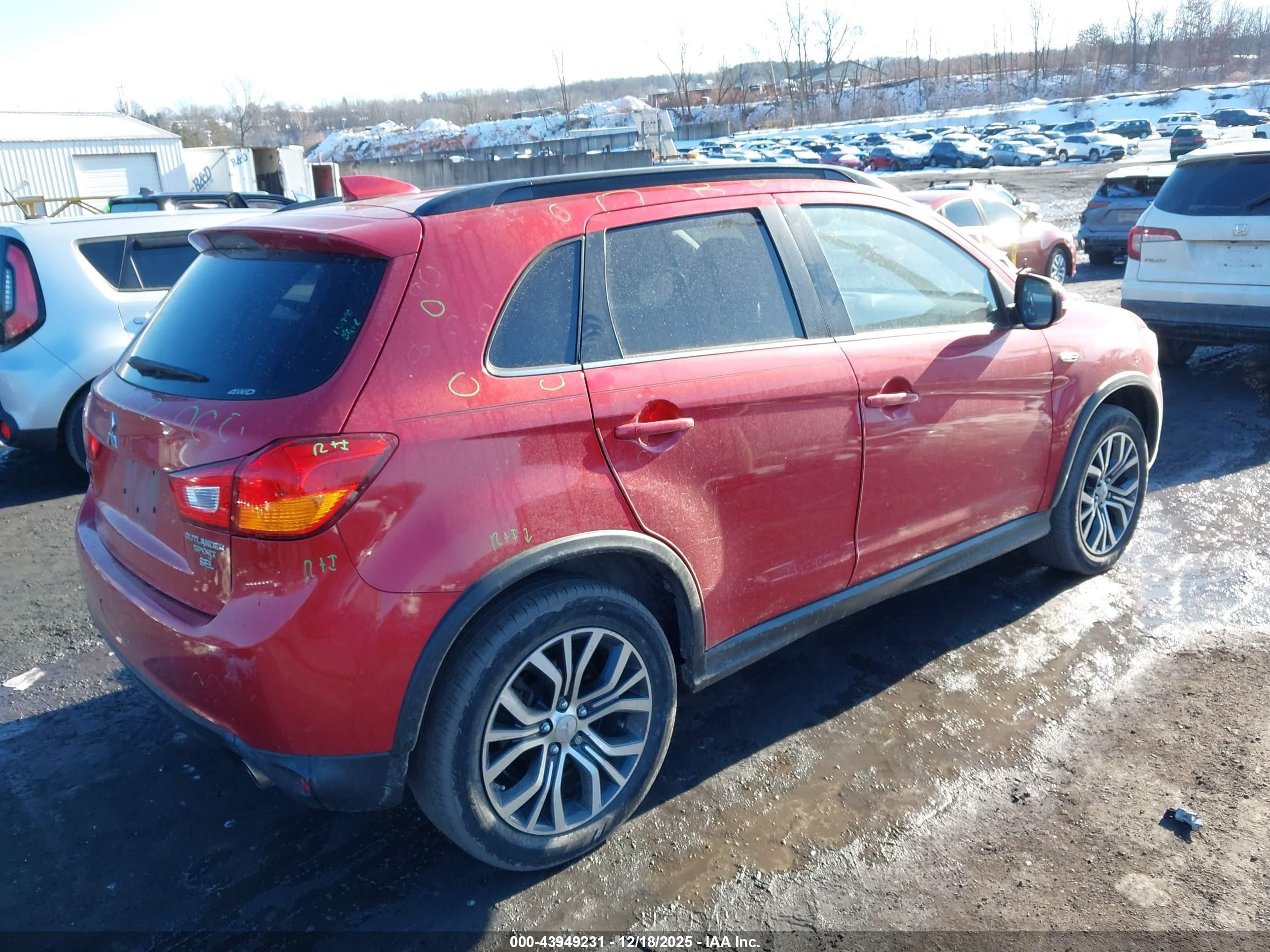 MITSUBISHI OUTLANDER image 4