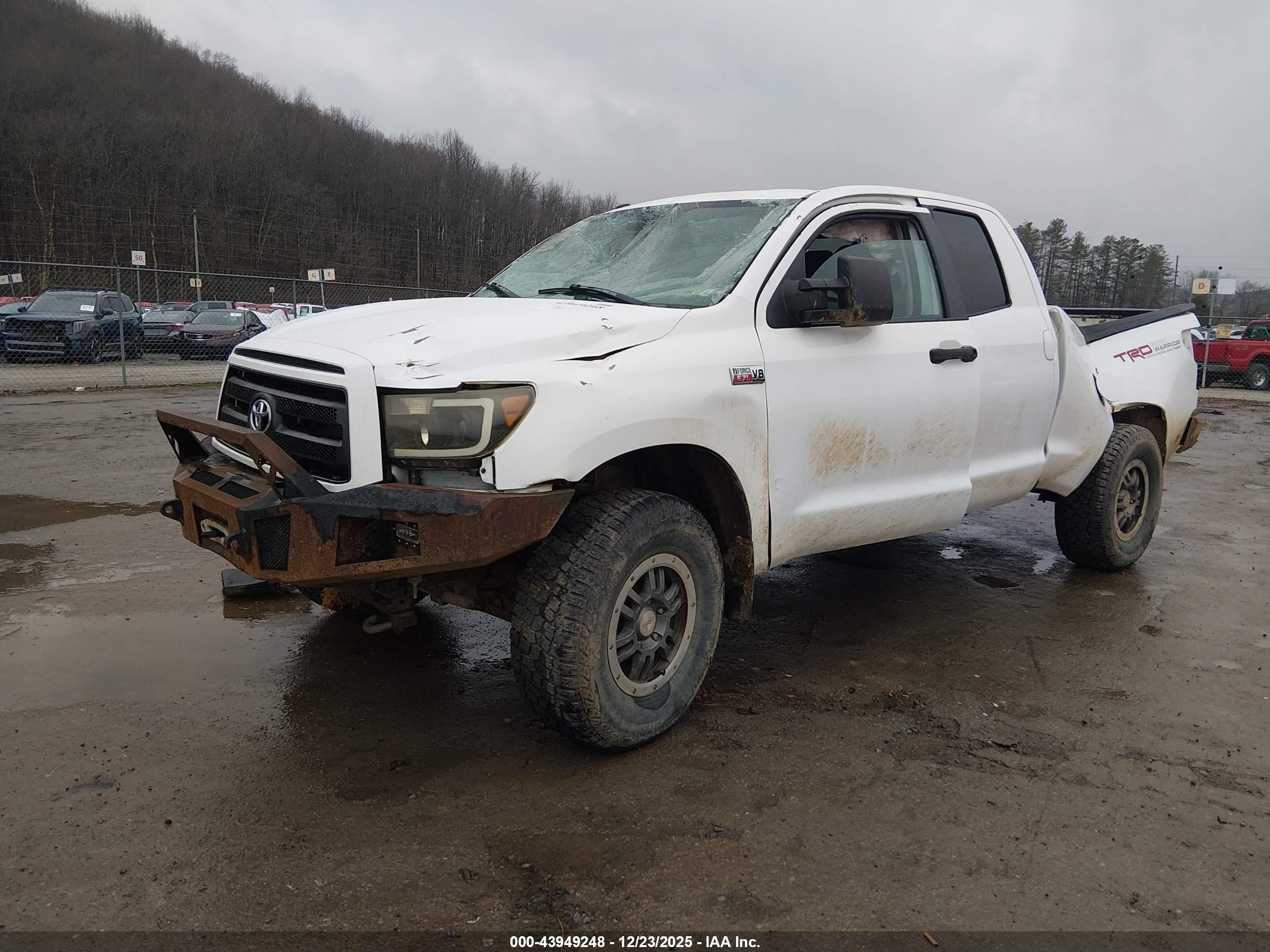 TOYOTA TUNDRA image 2