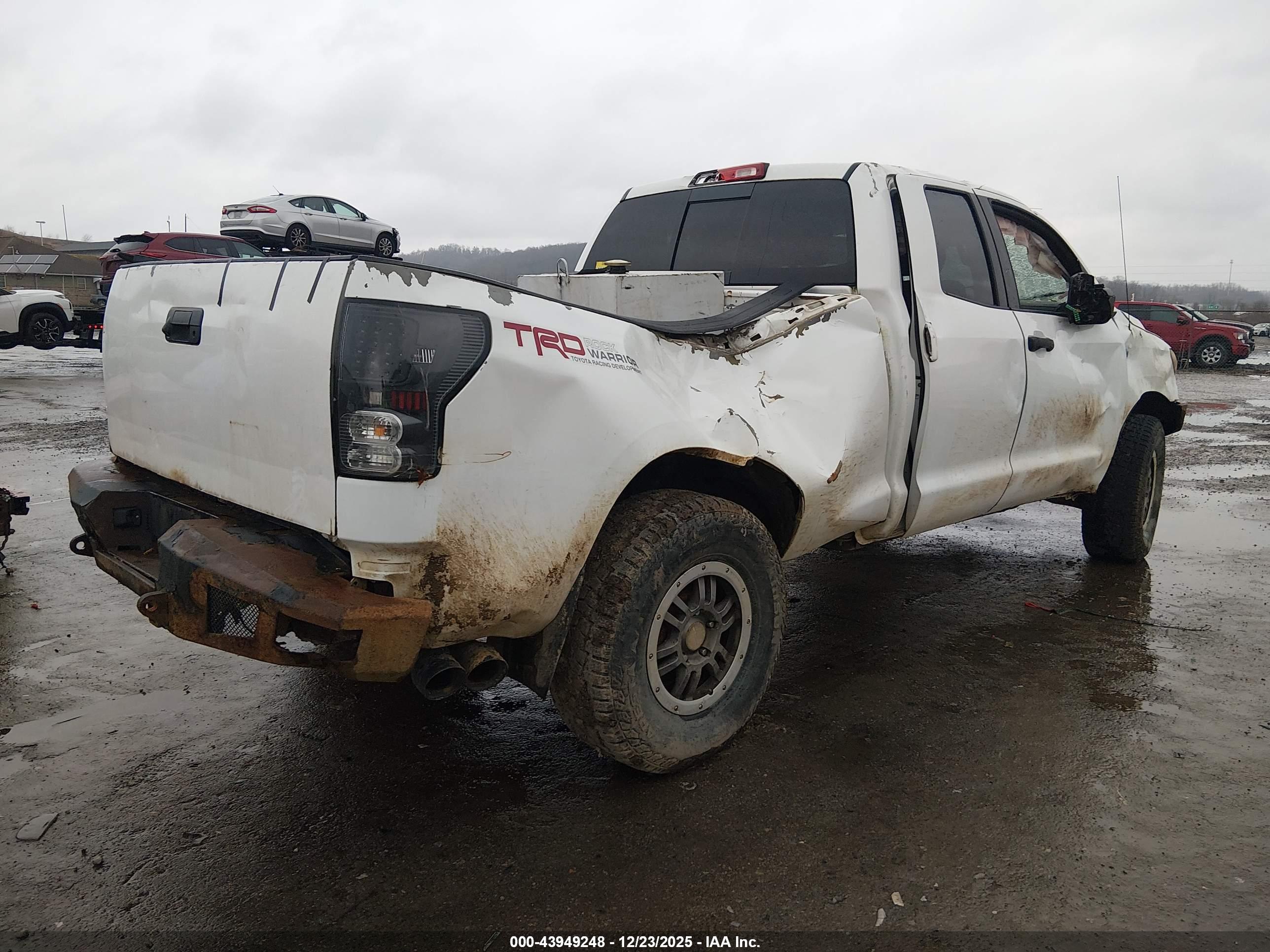 TOYOTA TUNDRA image 4