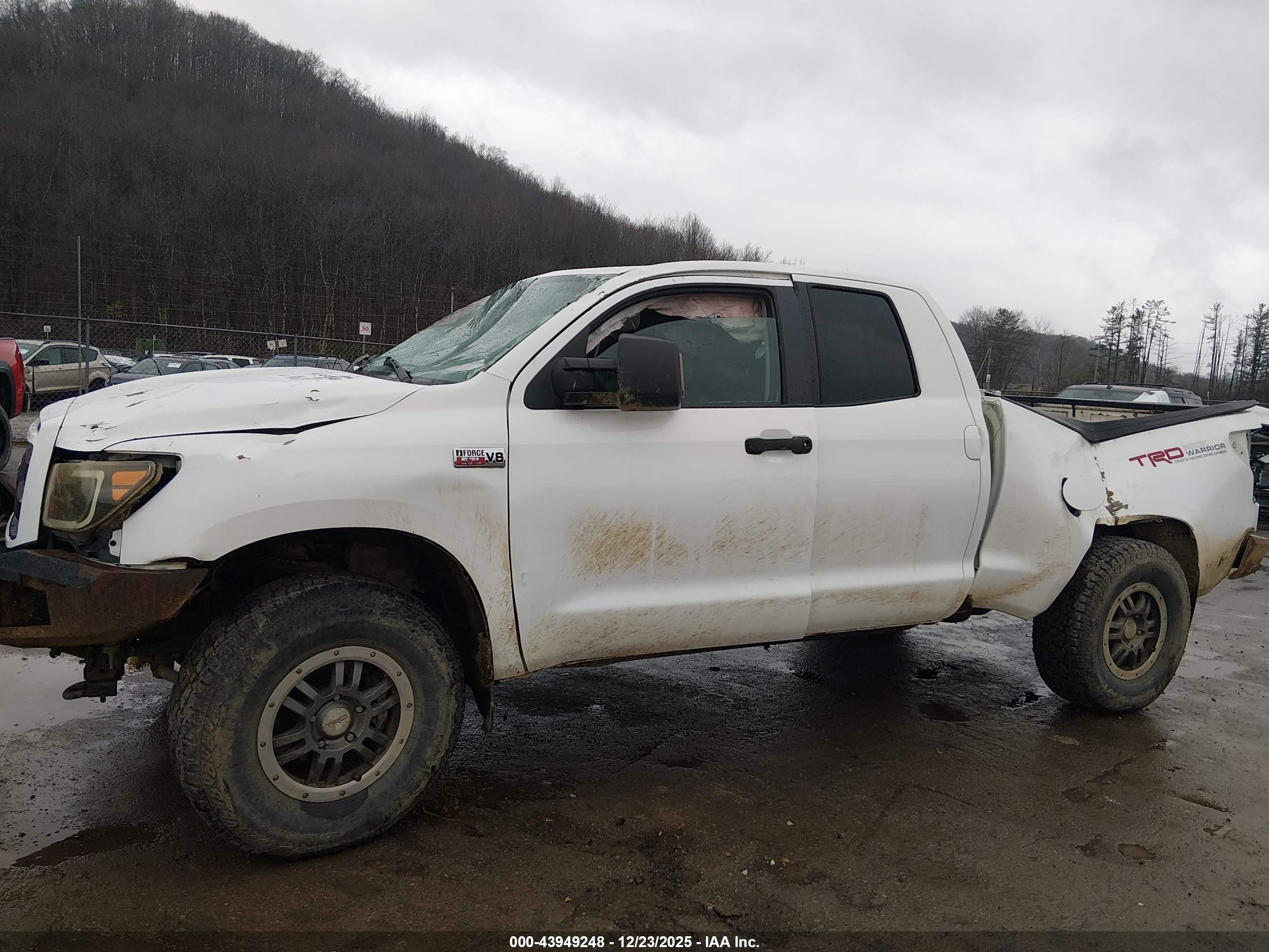 TOYOTA TUNDRA image 6