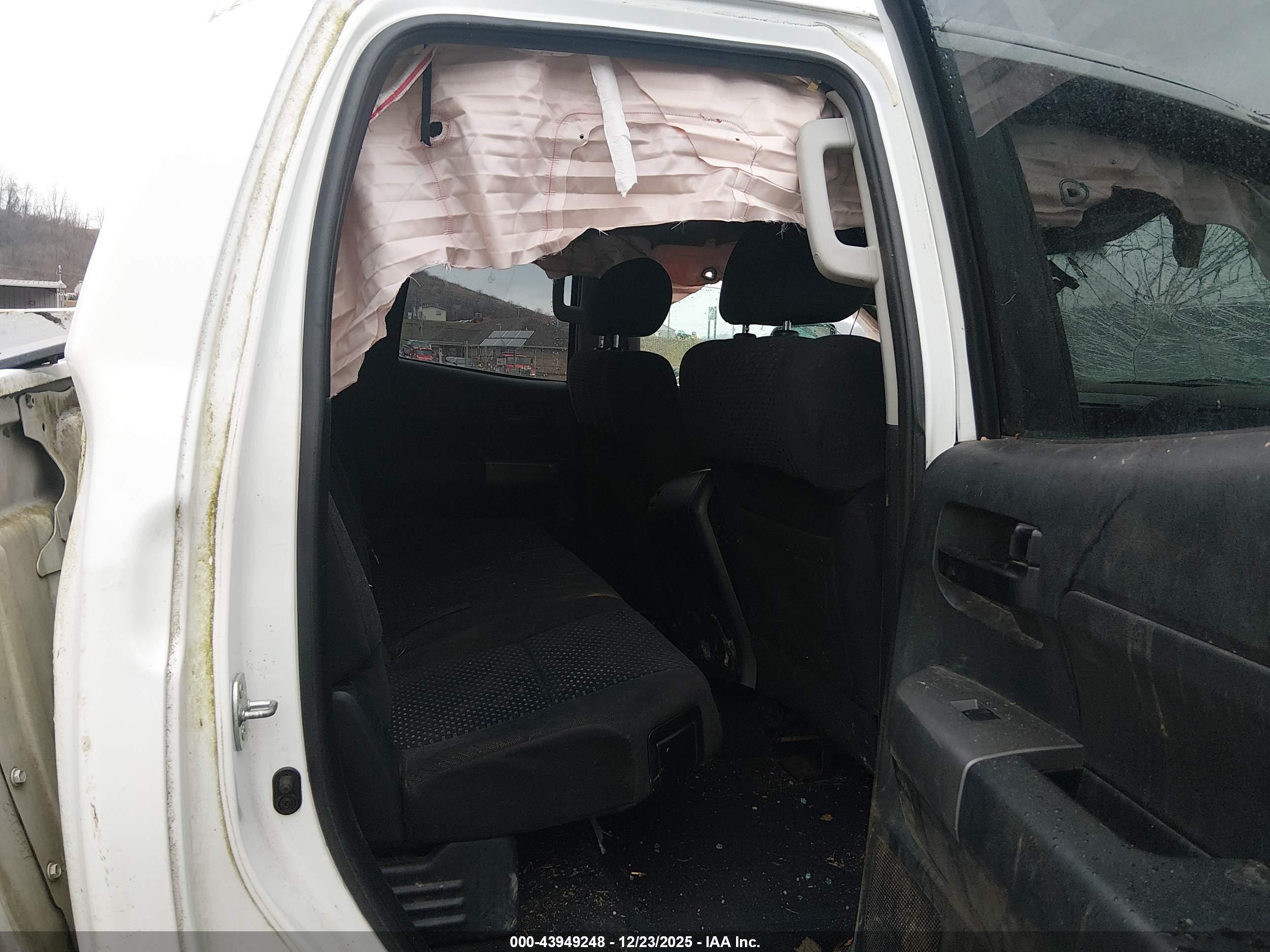 TOYOTA TUNDRA image 8