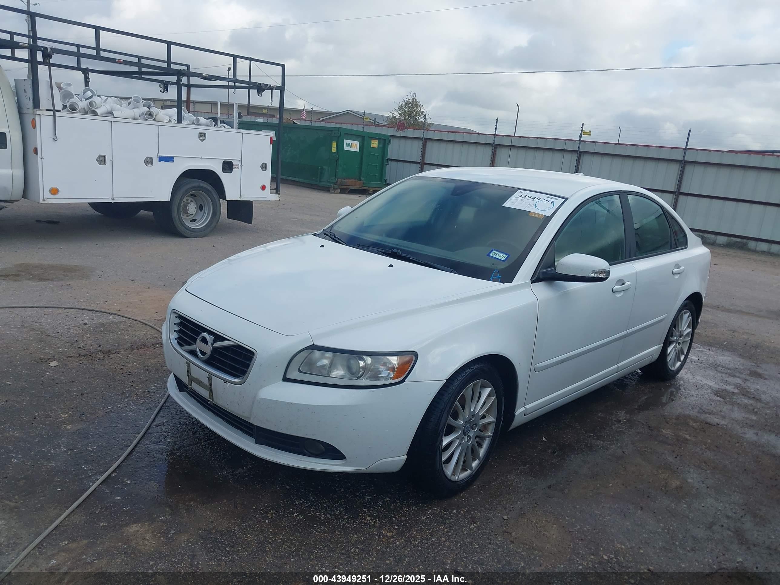 VOLVO S40 image 2