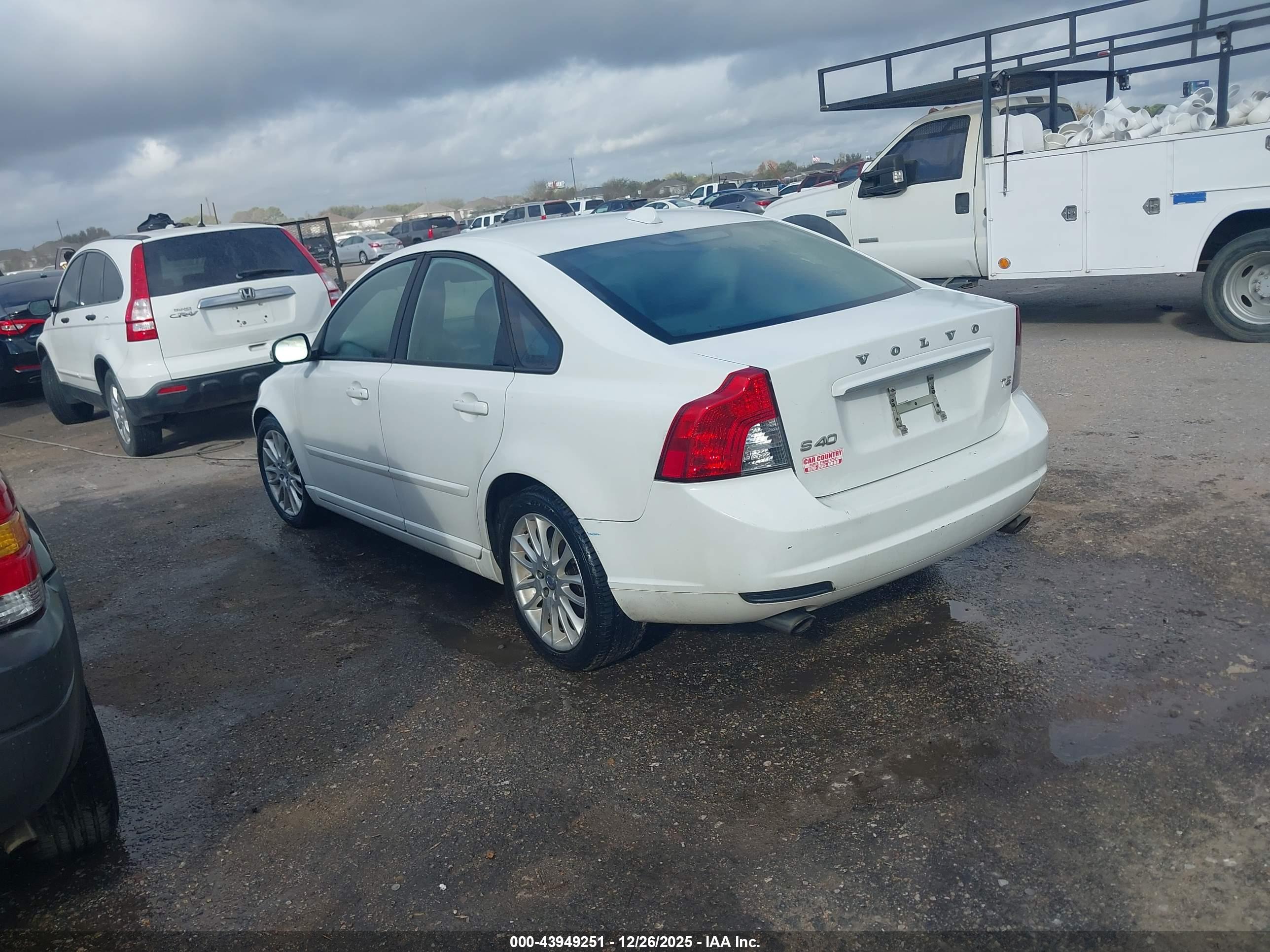 VOLVO S40 image 3