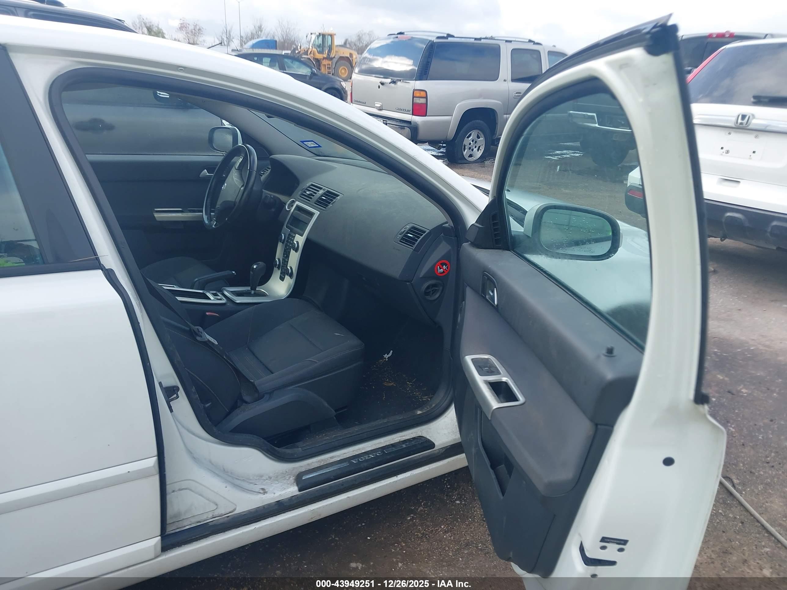 VOLVO S40 image 5