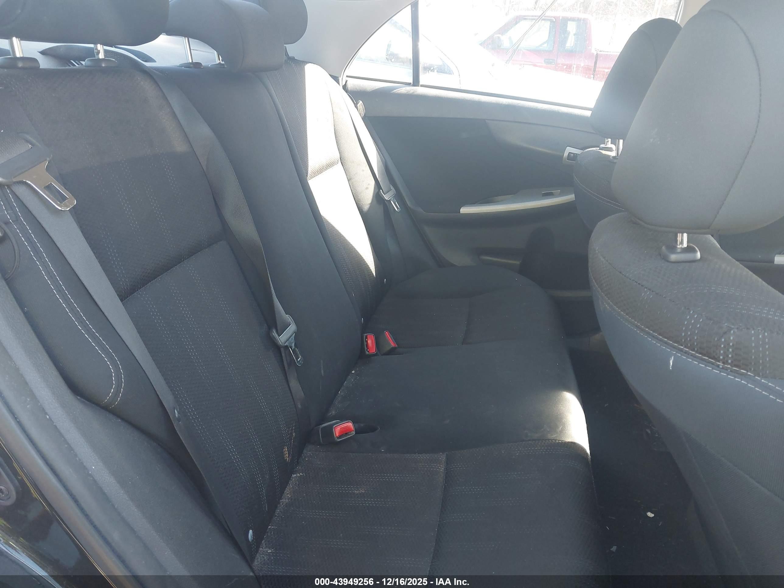 TOYOTA COROLLA image 8