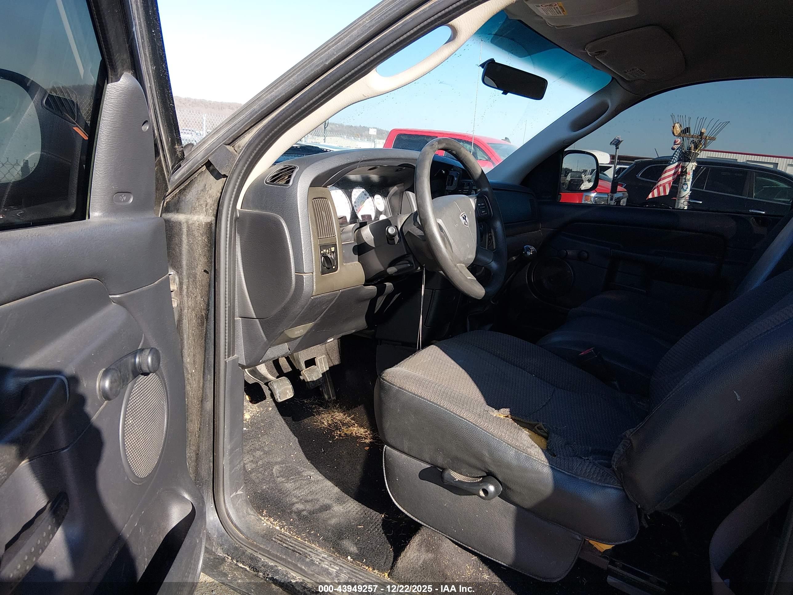 DODGE RAM image 5