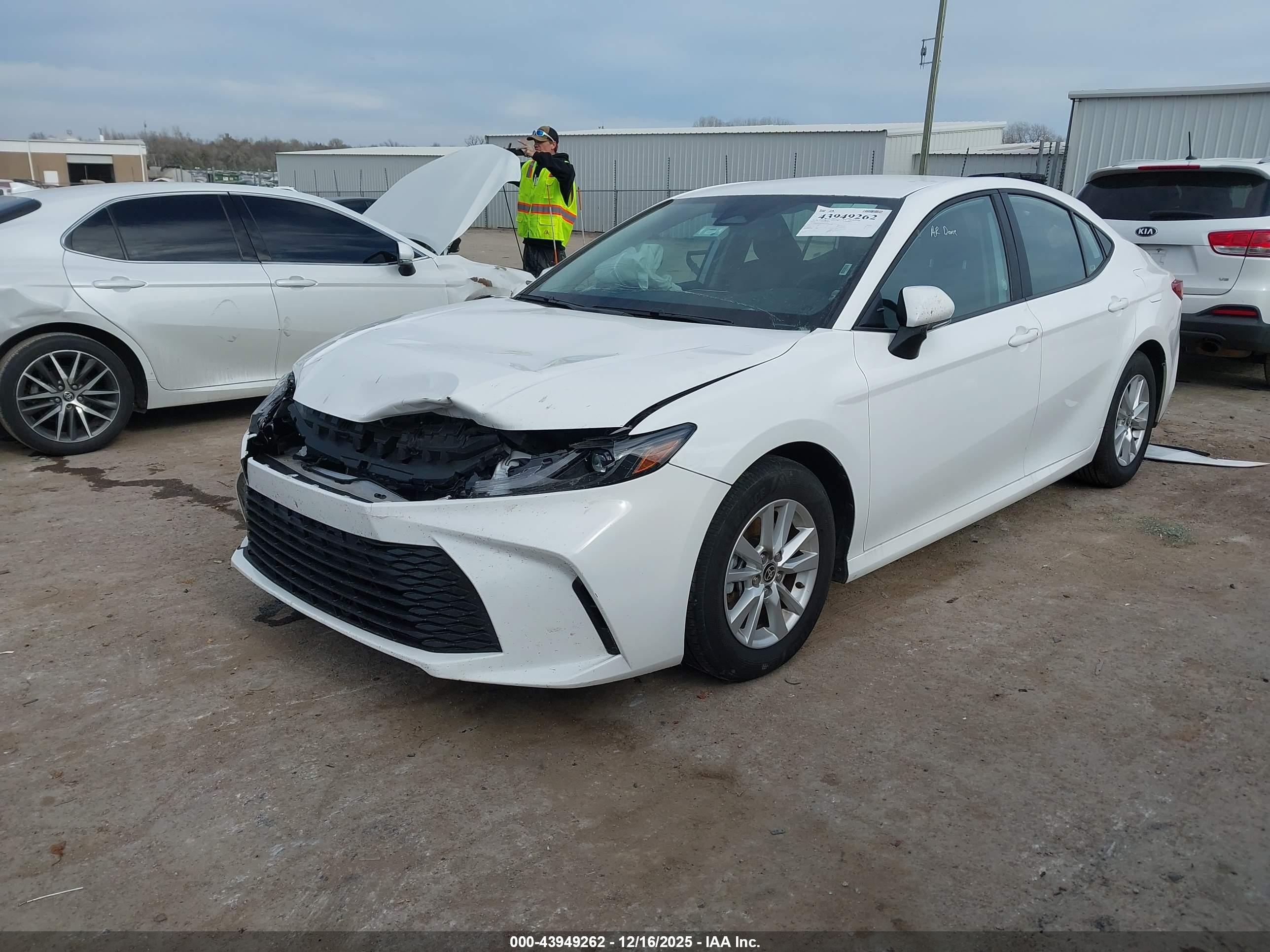 TOYOTA CAMRY image 2