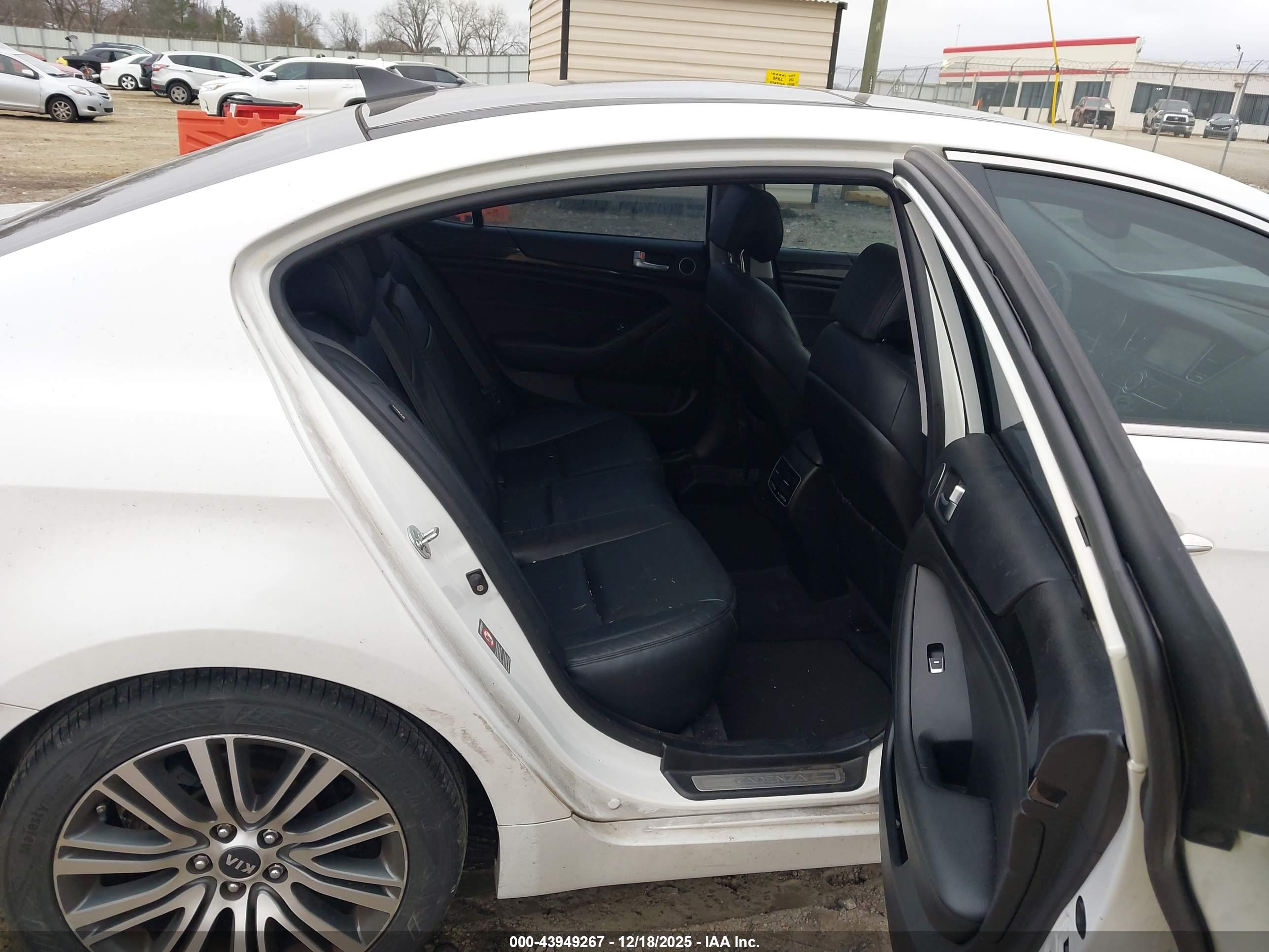 KIA CADENZA image 8