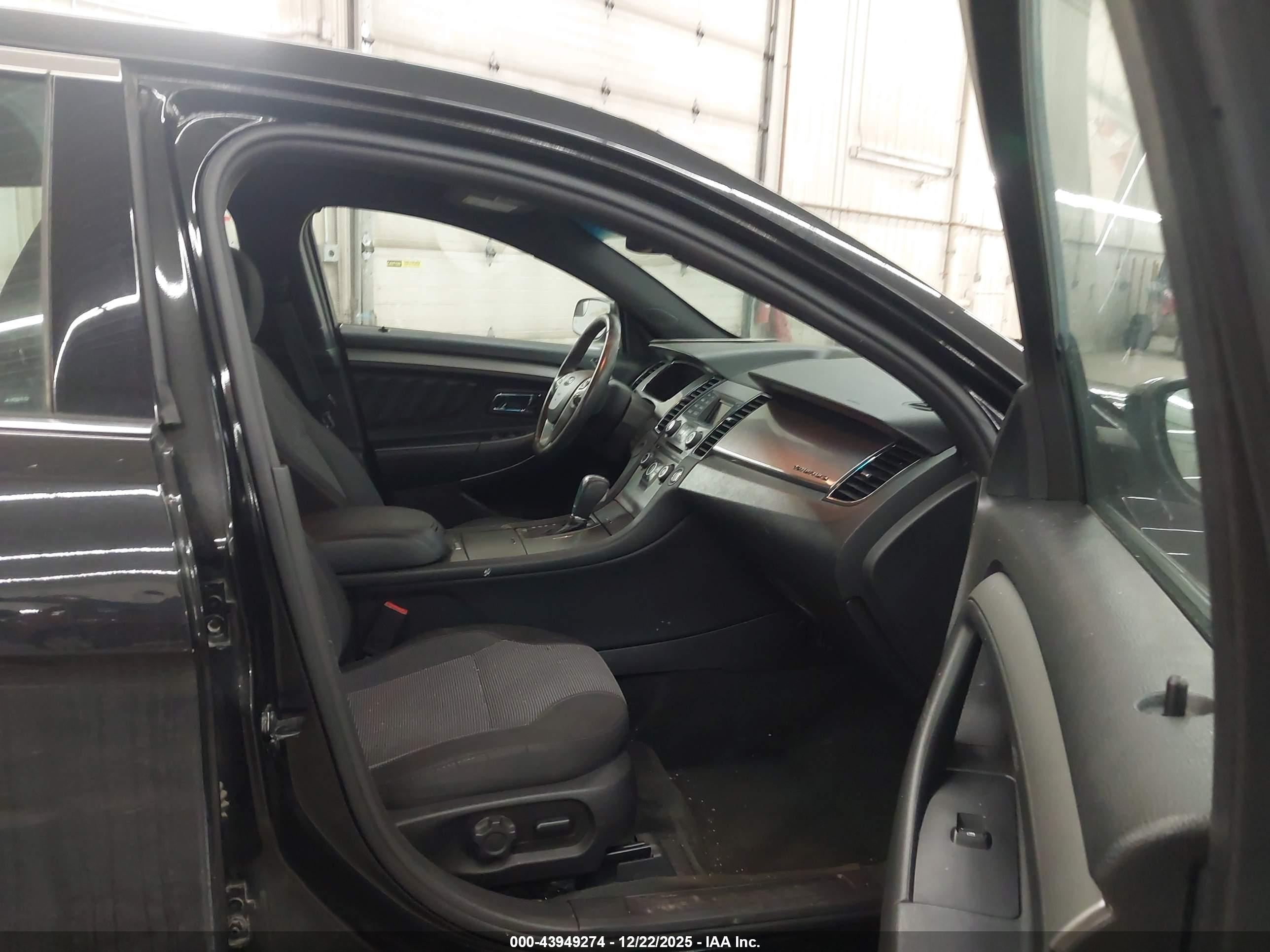 FORD TAURUS image 5