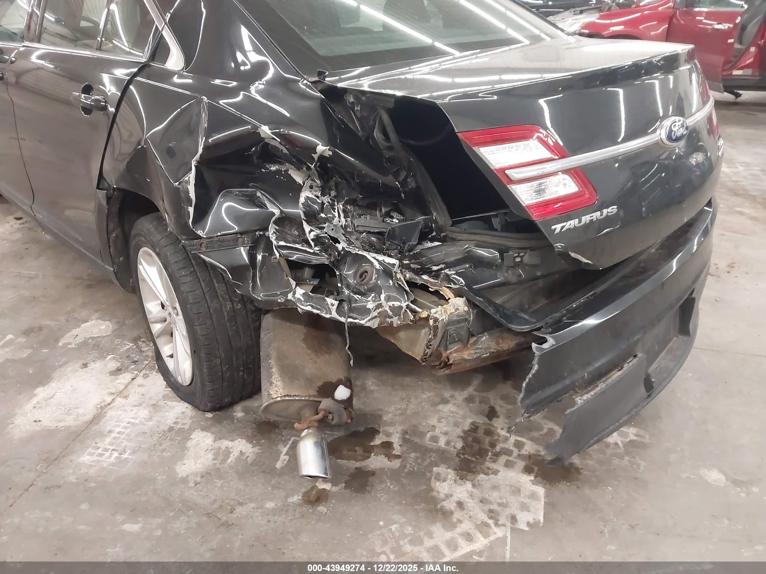 FORD TAURUS image 6