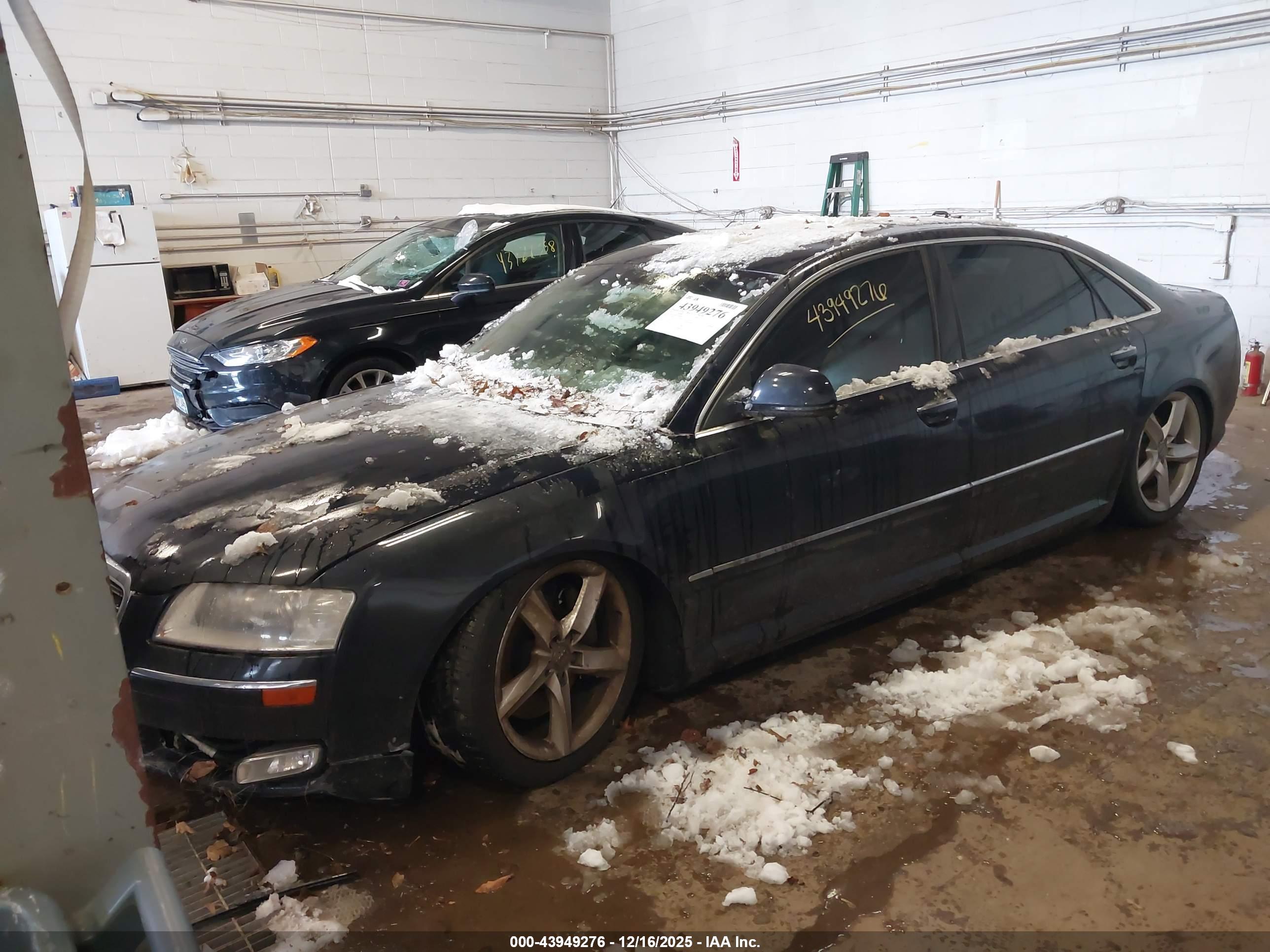 AUDI A8 image 2