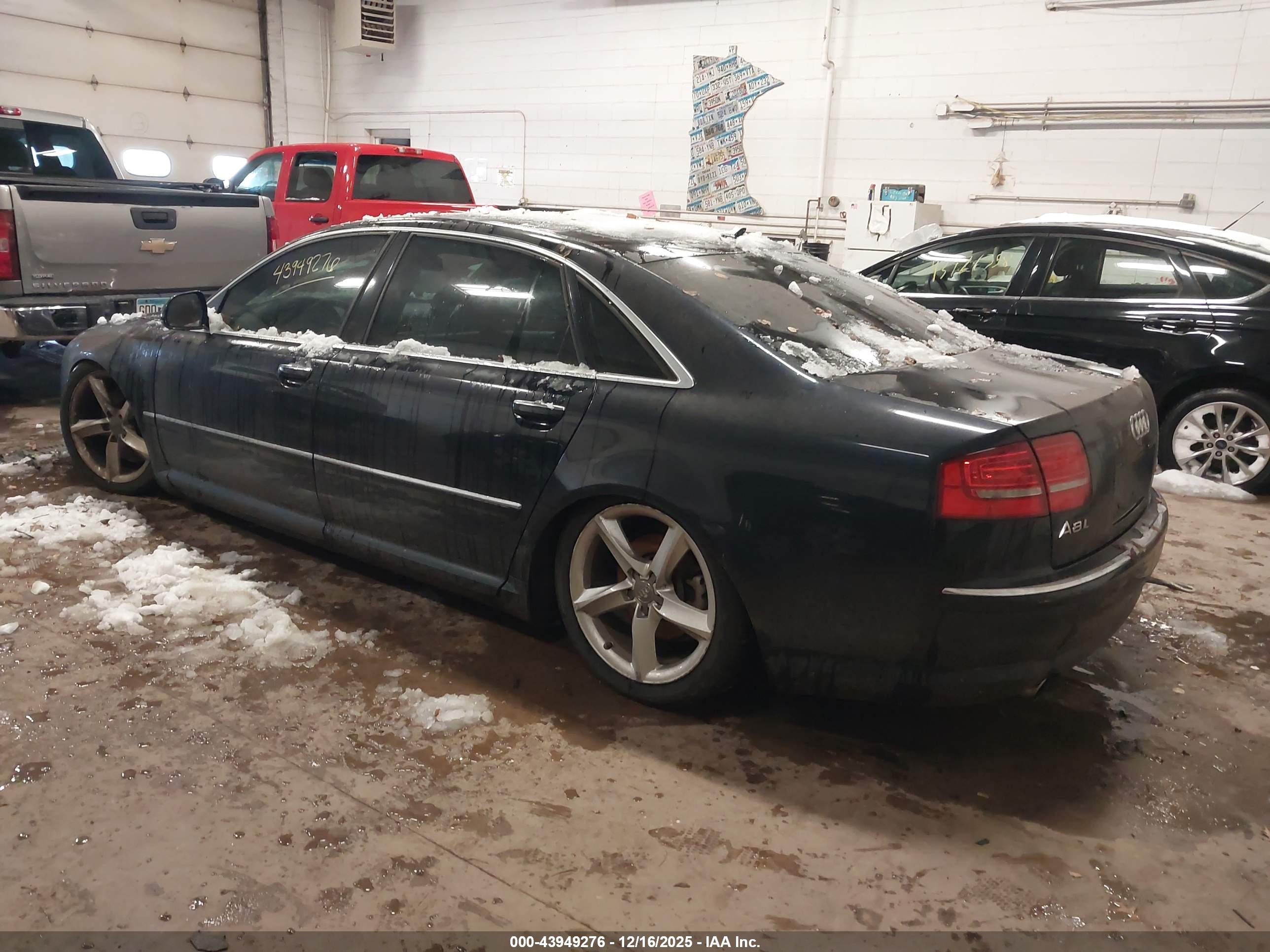 AUDI A8 image 3