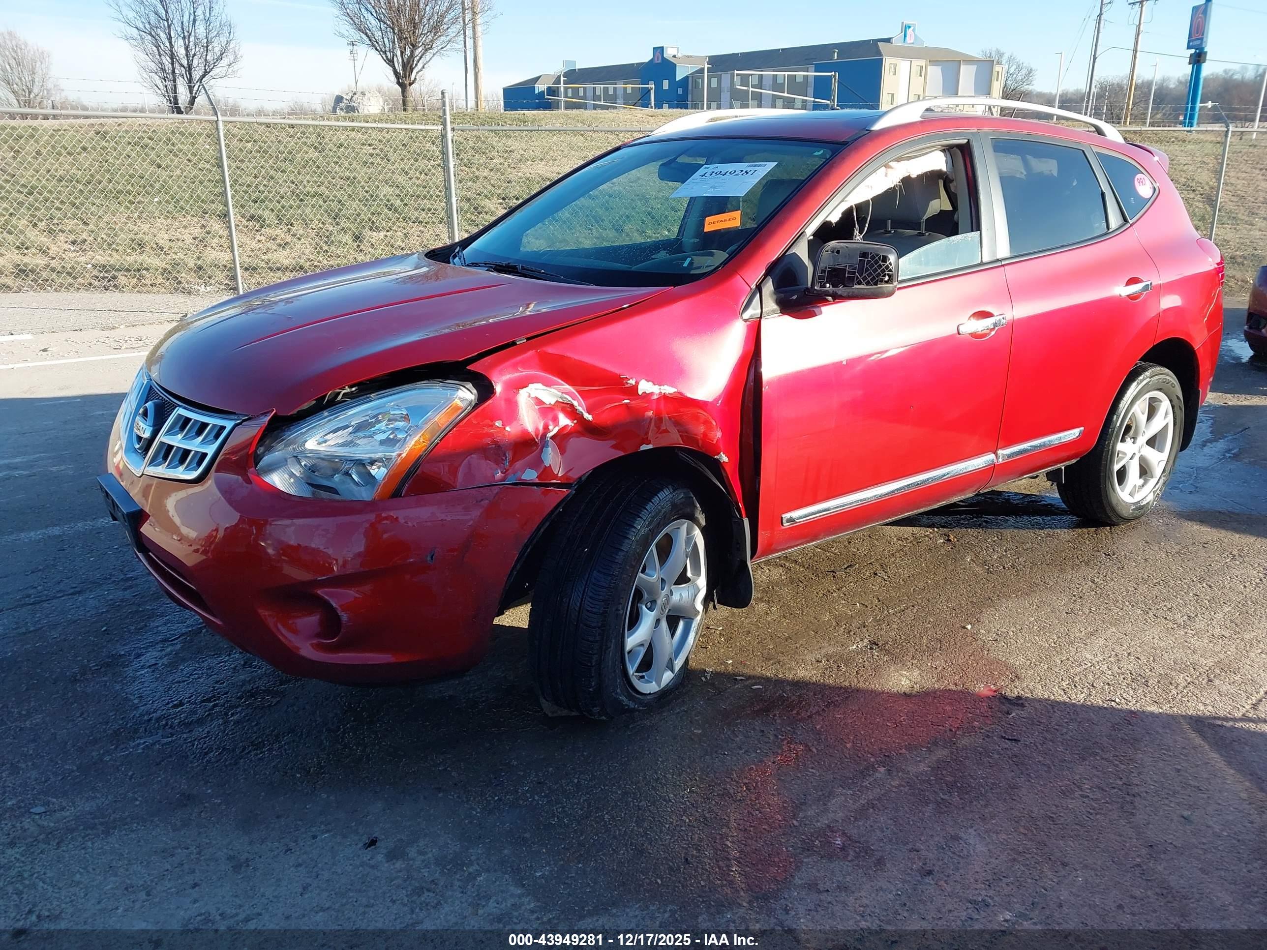 NISSAN ROGUE image 2