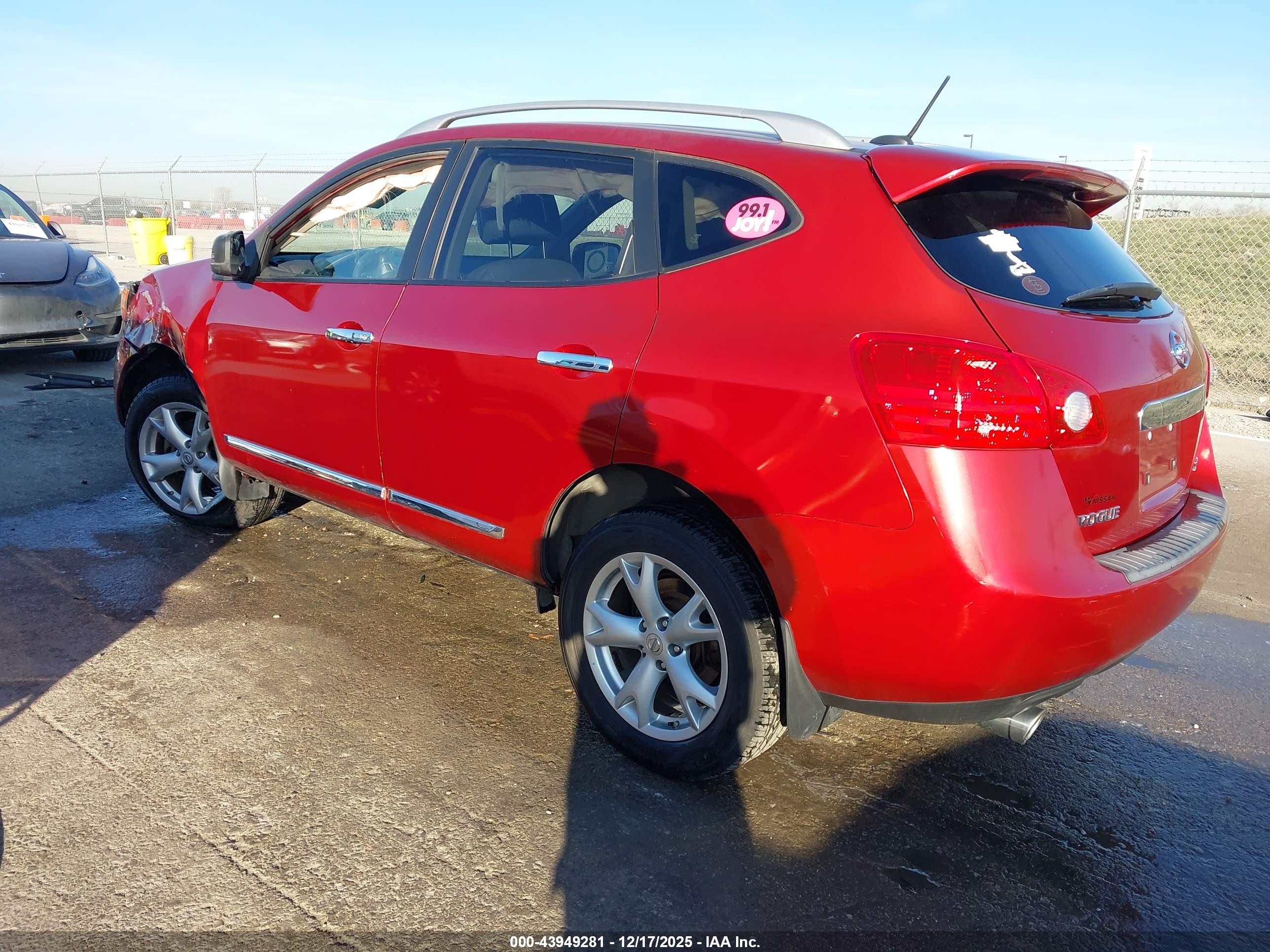 NISSAN ROGUE image 3