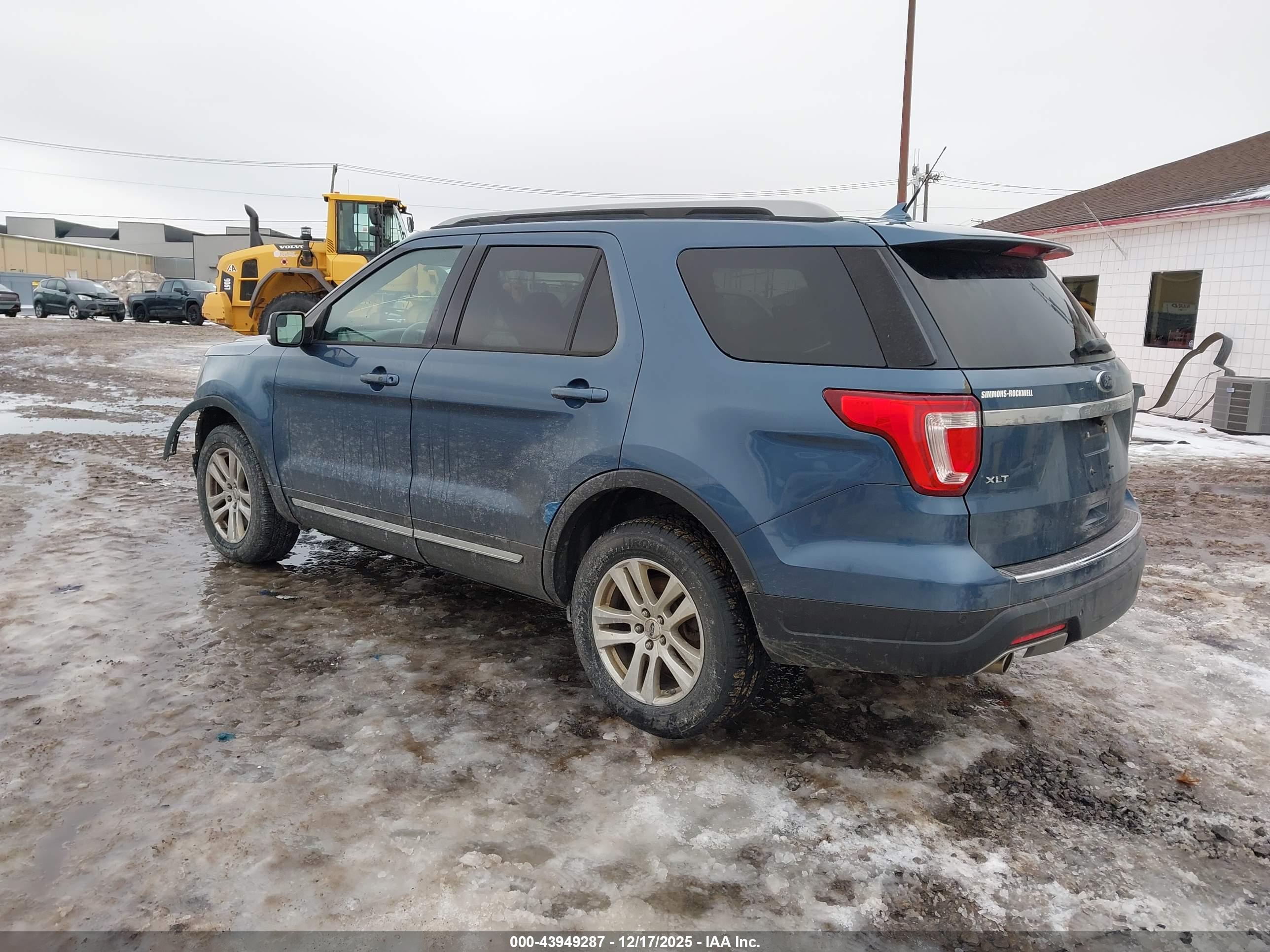 FORD EXPLORER image 3