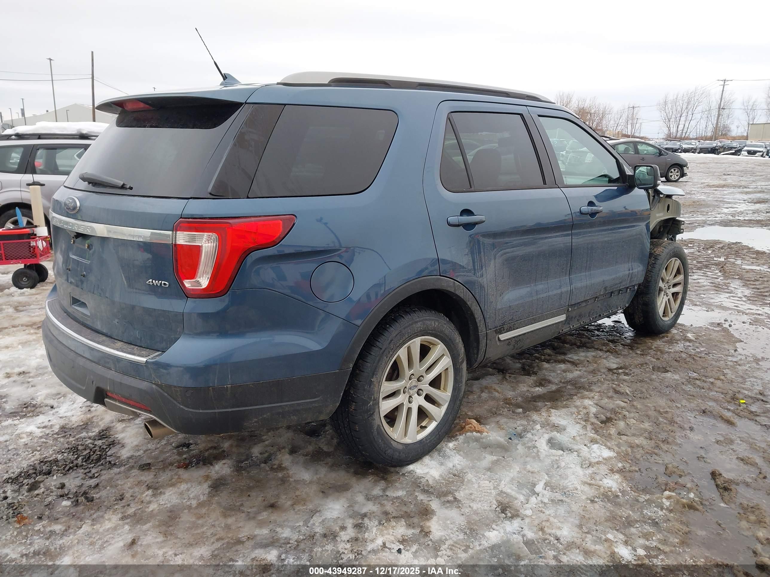 FORD EXPLORER image 4