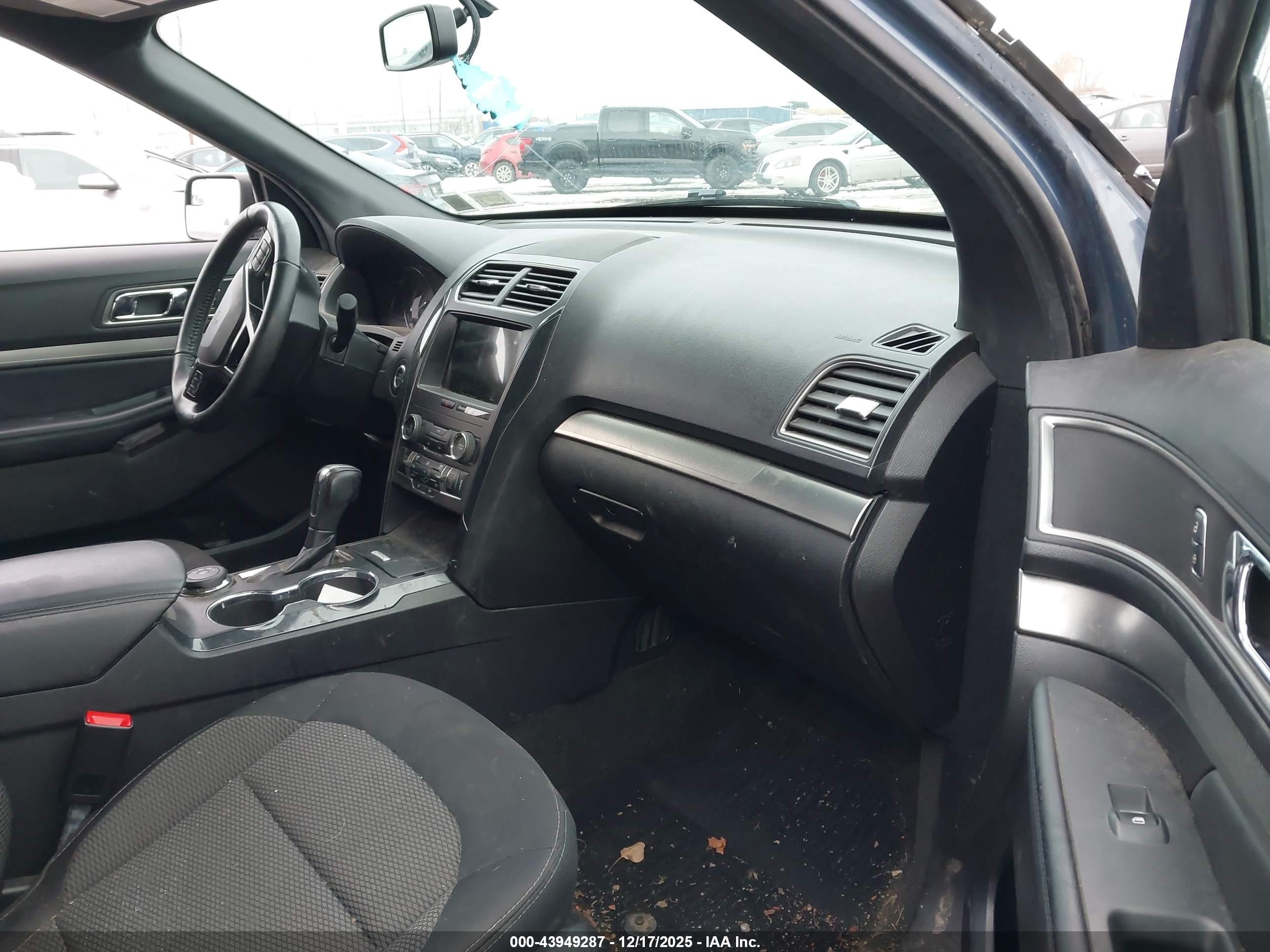FORD EXPLORER image 5