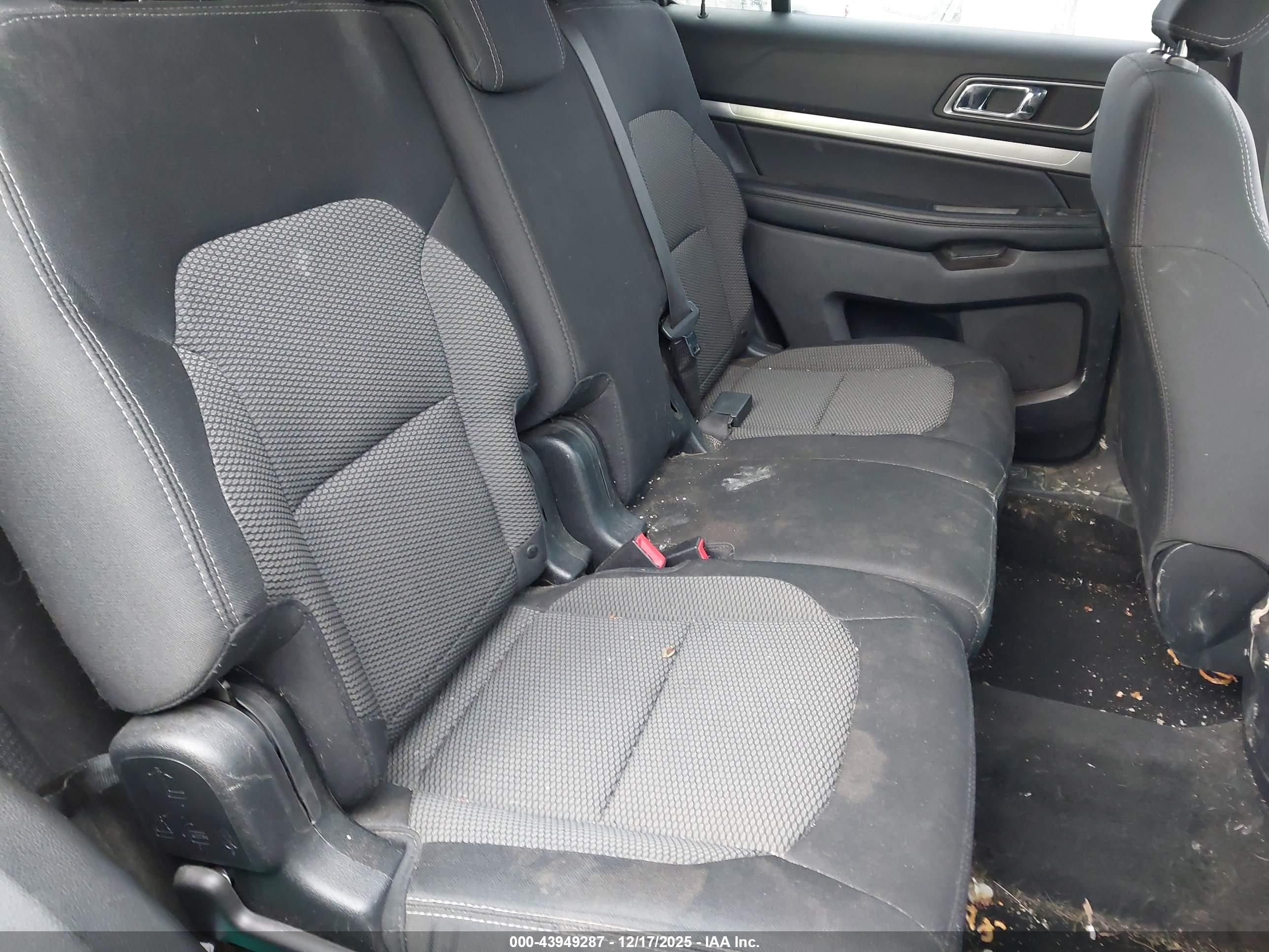 FORD EXPLORER image 8