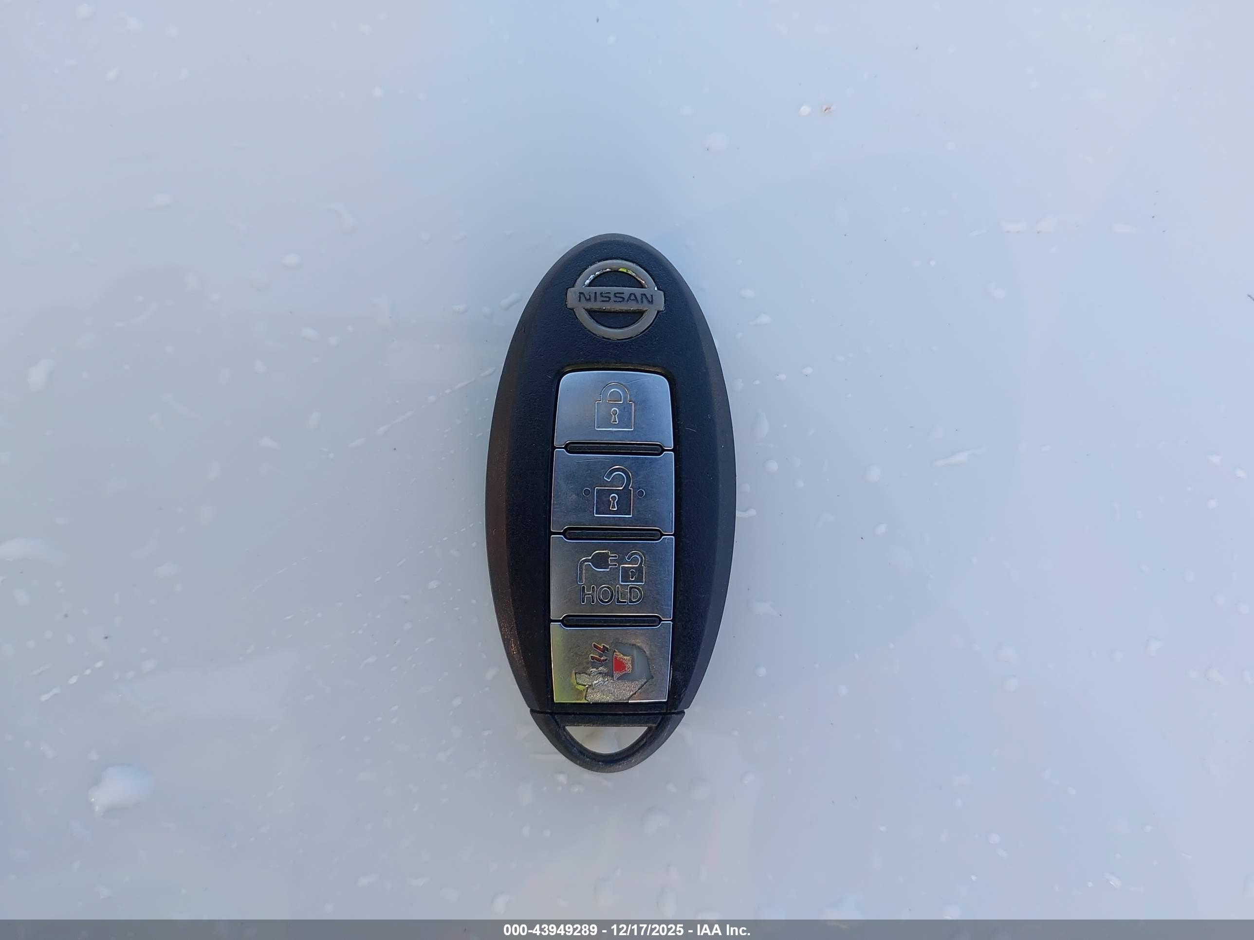 NISSAN LEAF image 11
