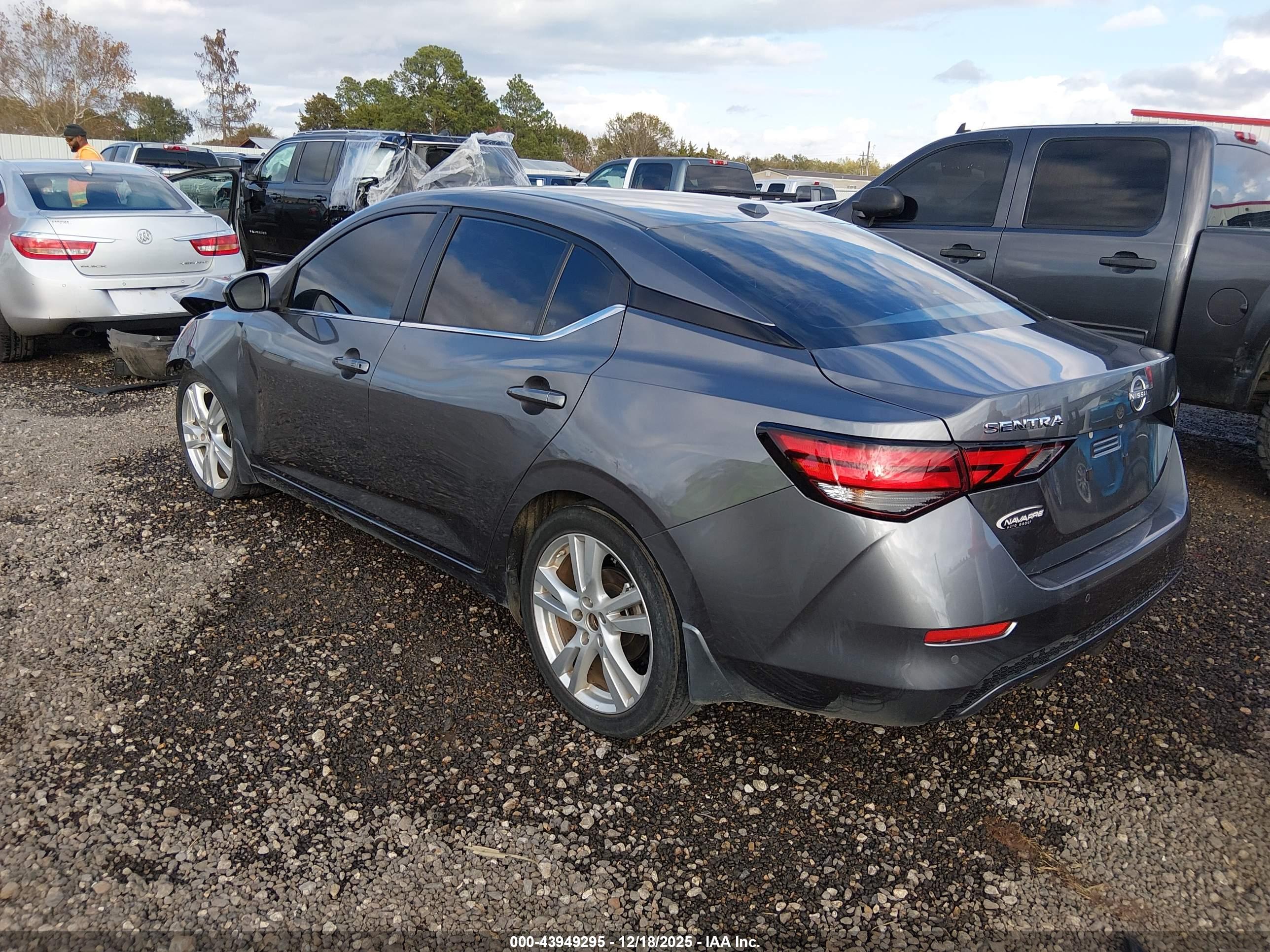 NISSAN SENTRA image 3