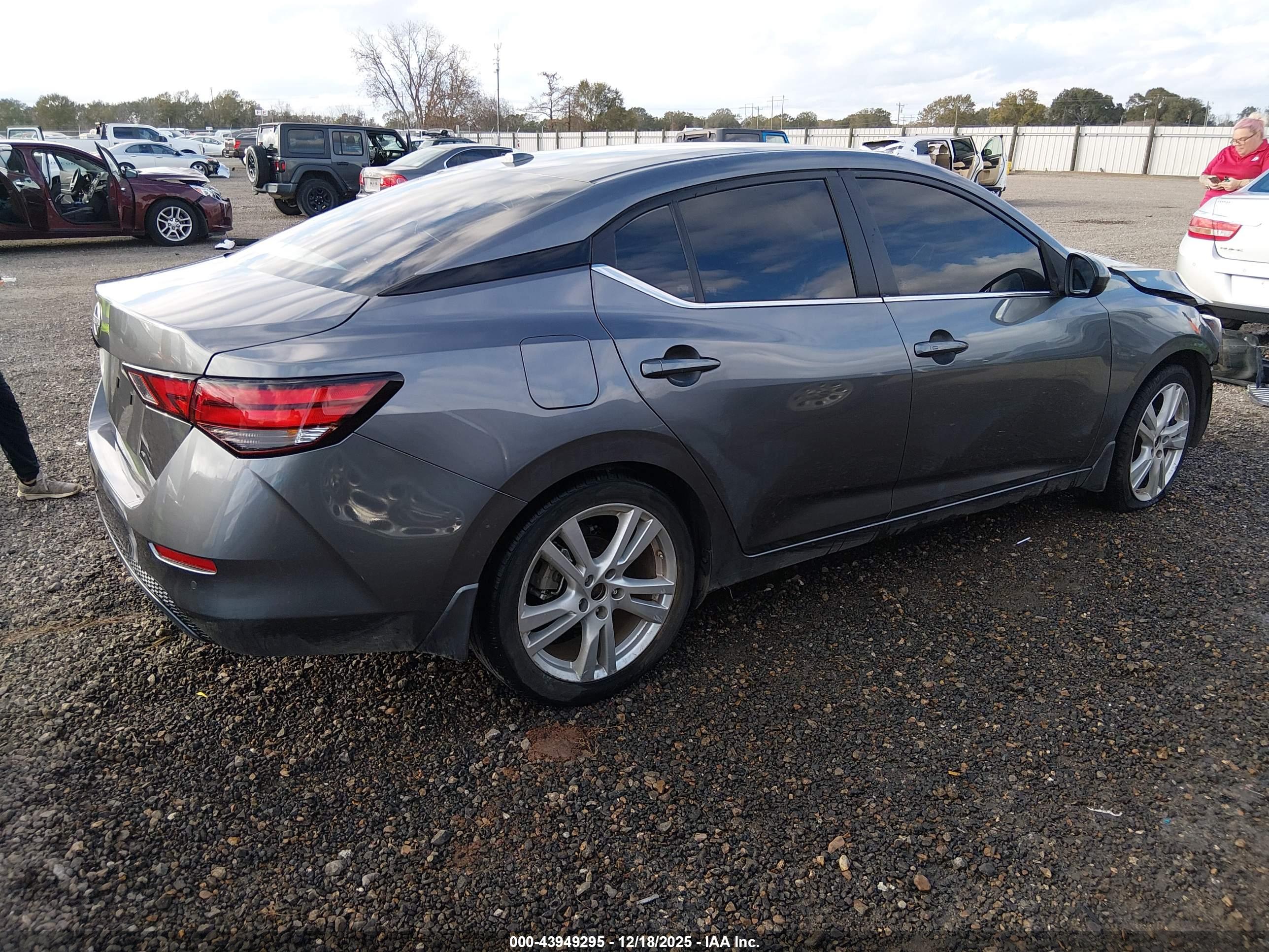 NISSAN SENTRA image 4