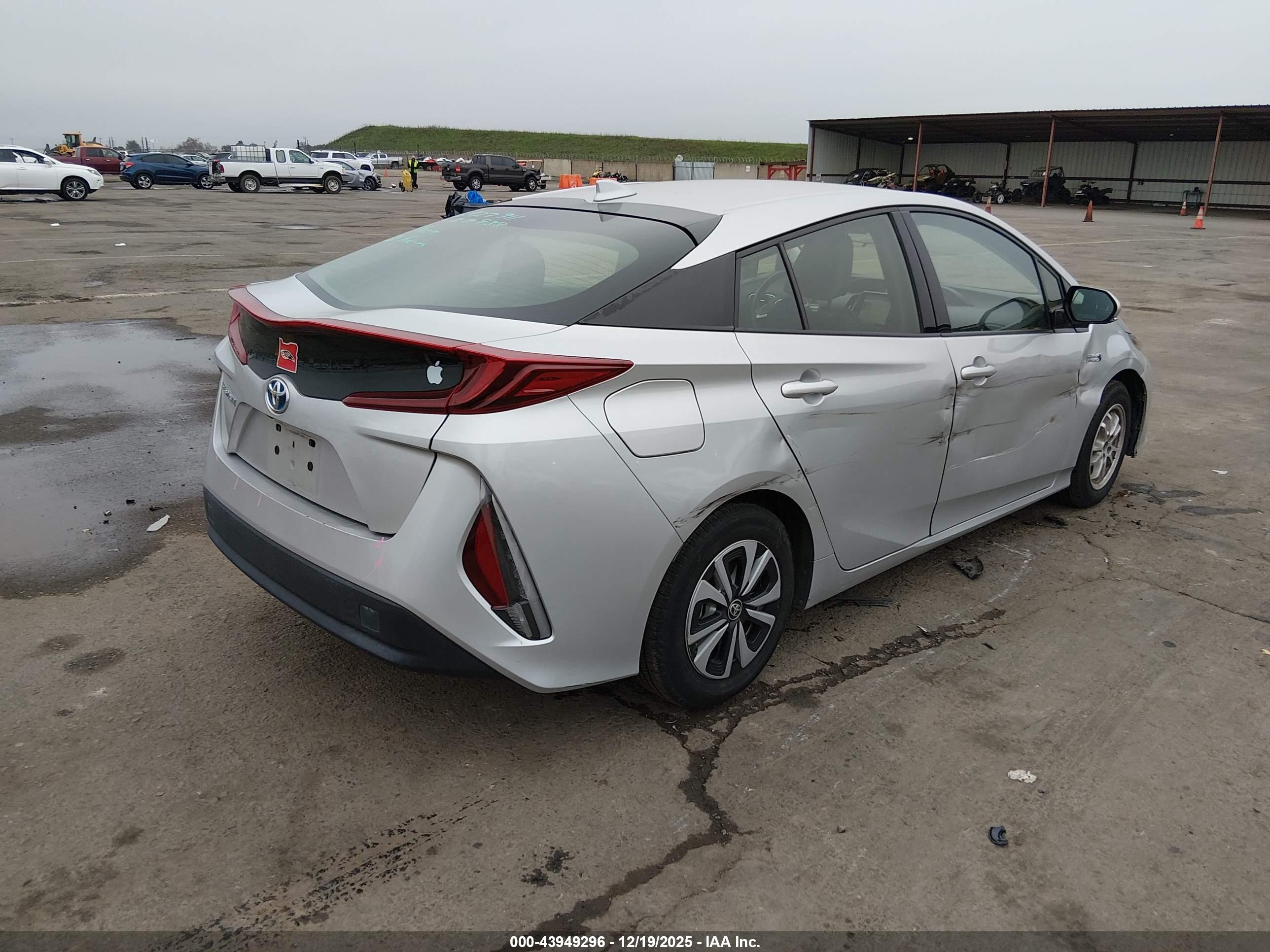 TOYOTA PRIUS image 4