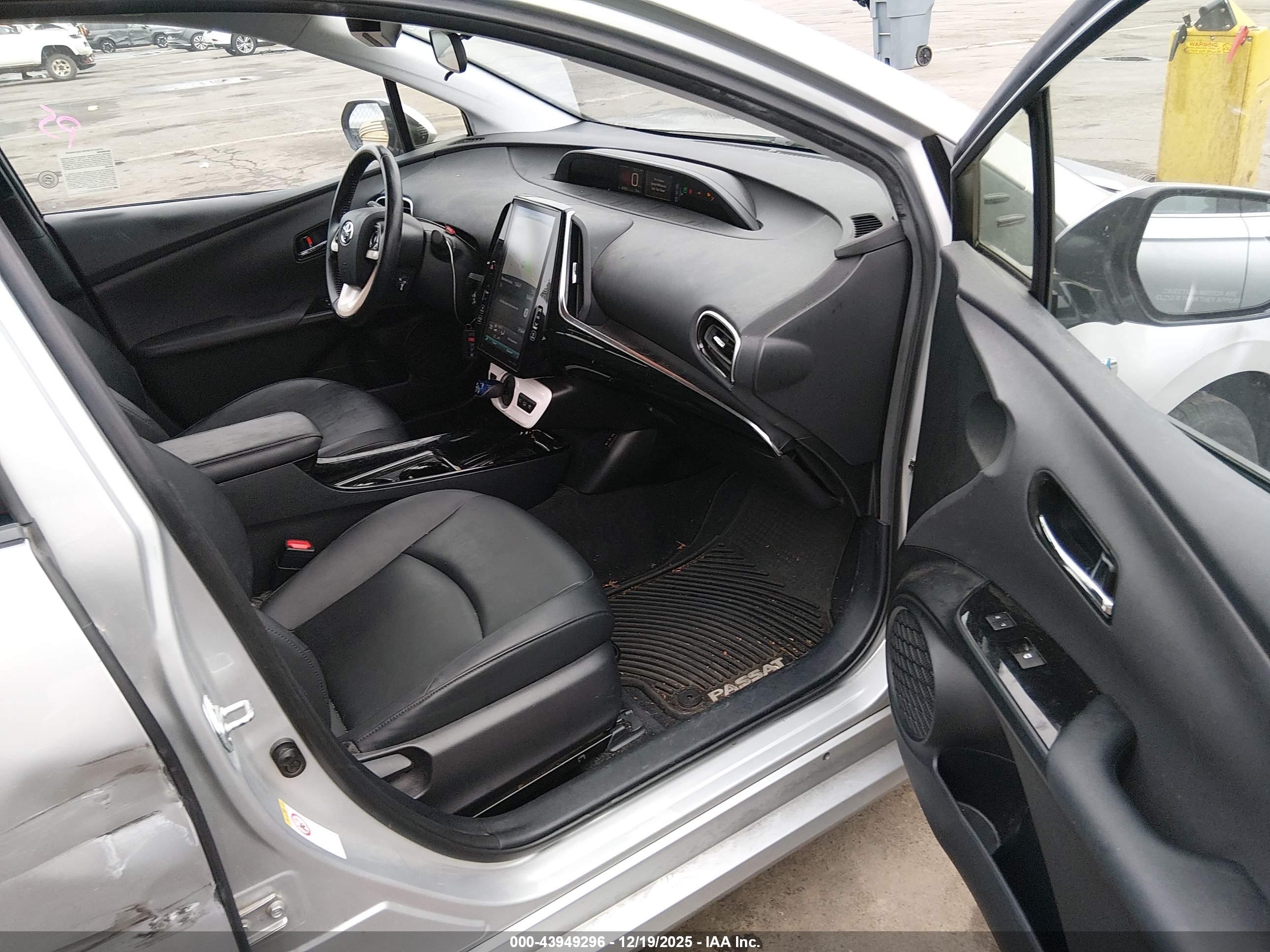 TOYOTA PRIUS image 5