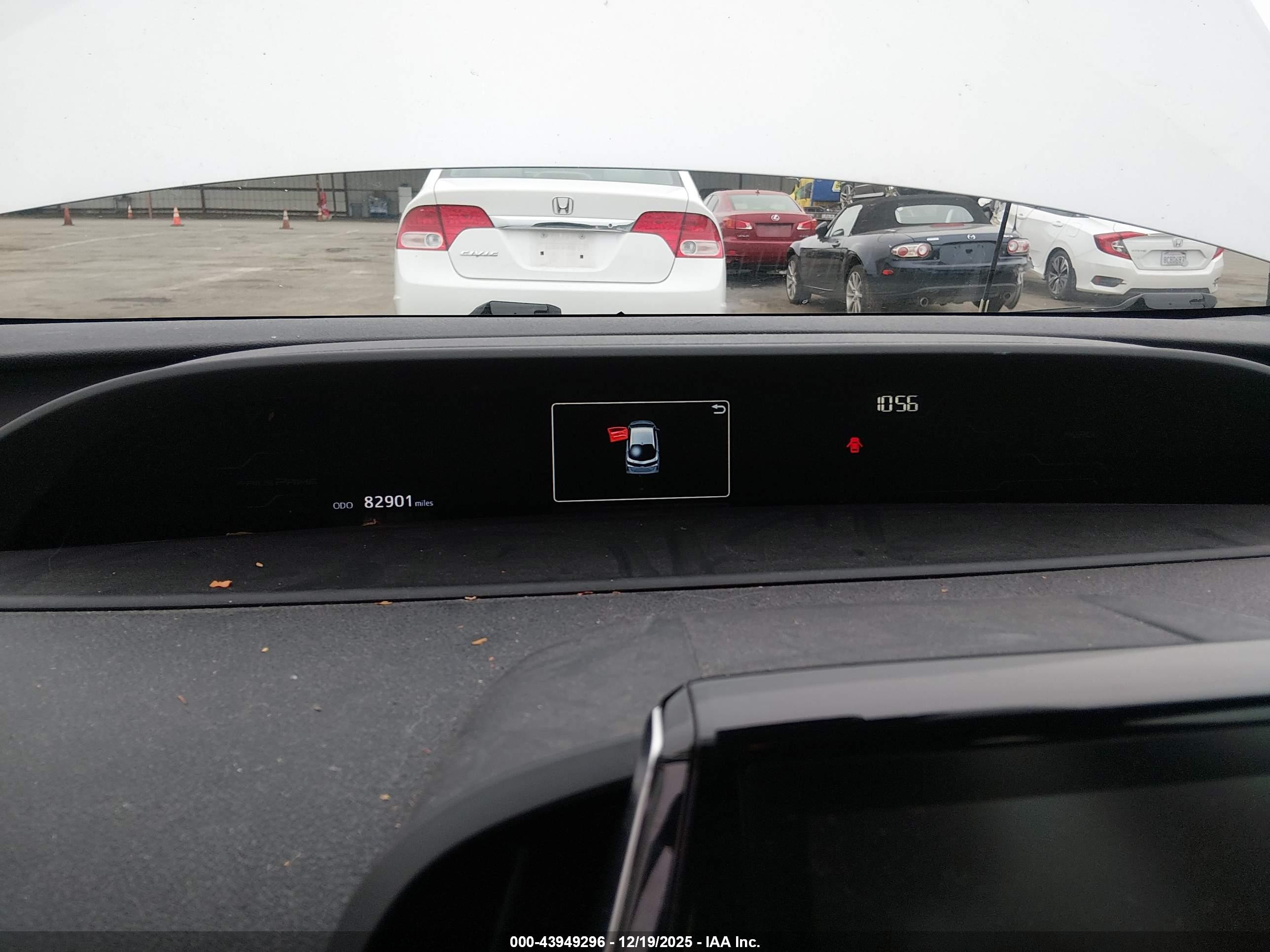 TOYOTA PRIUS image 7