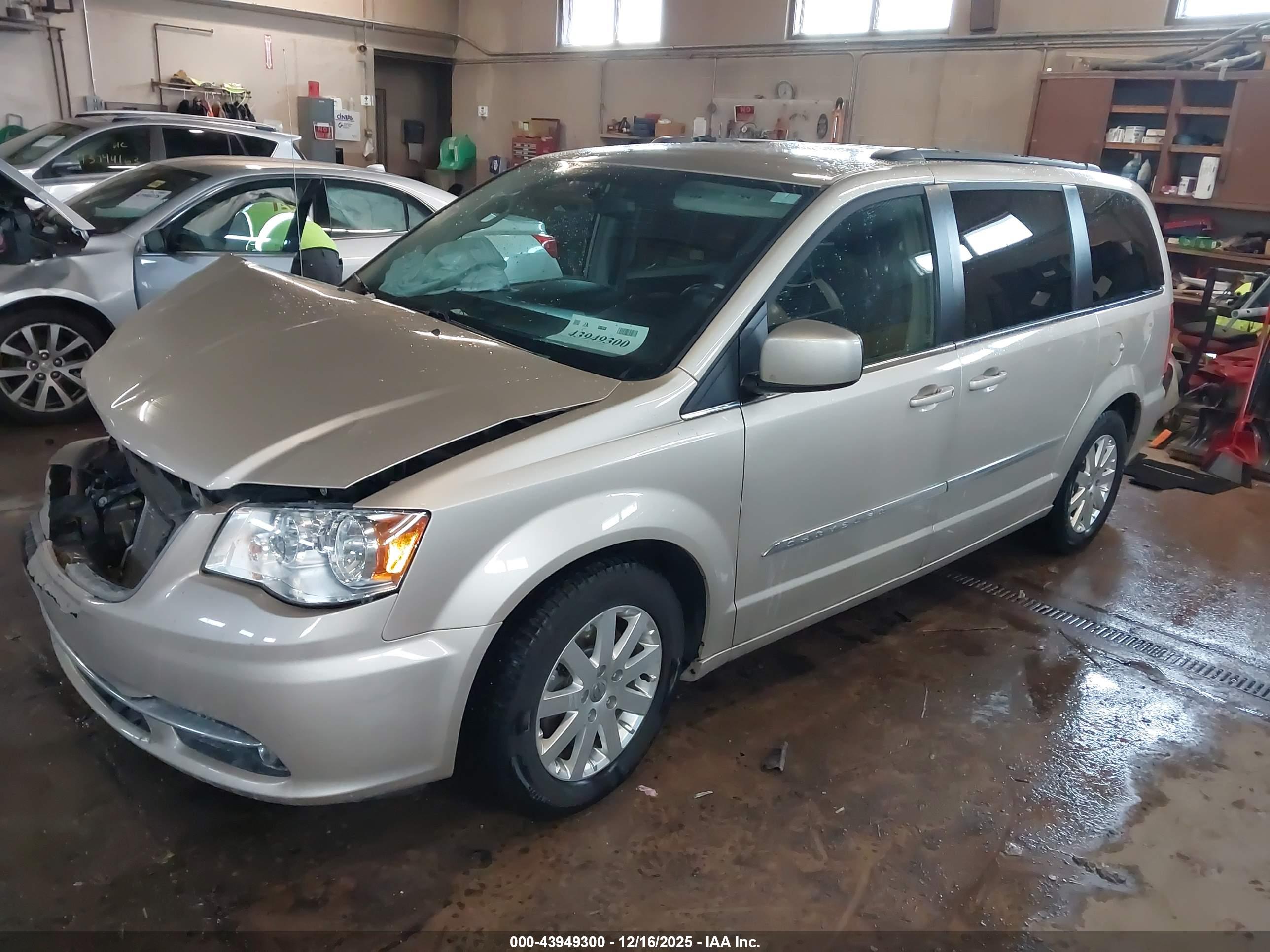 CHRYSLER TOWN image 2
