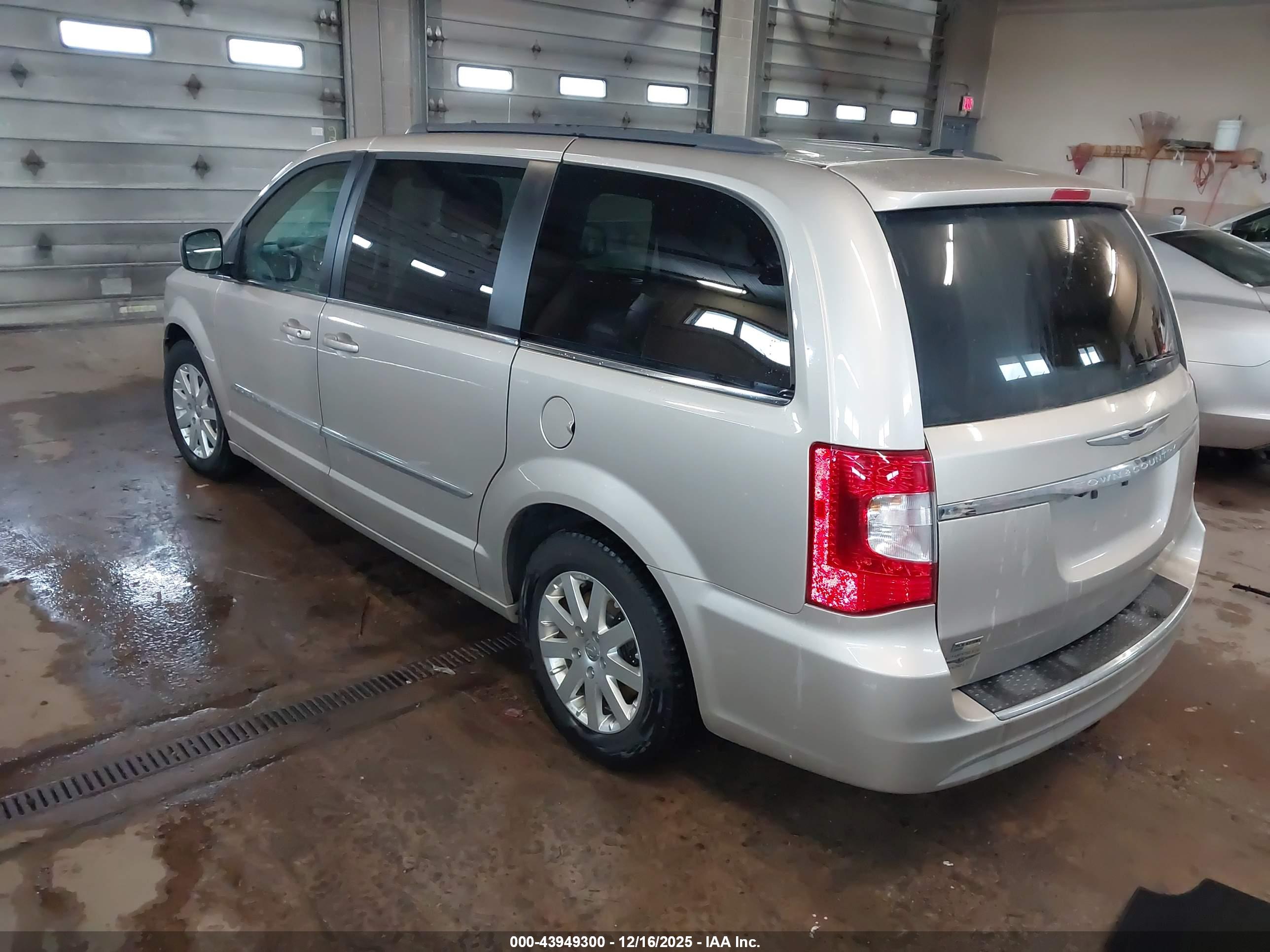 CHRYSLER TOWN image 3