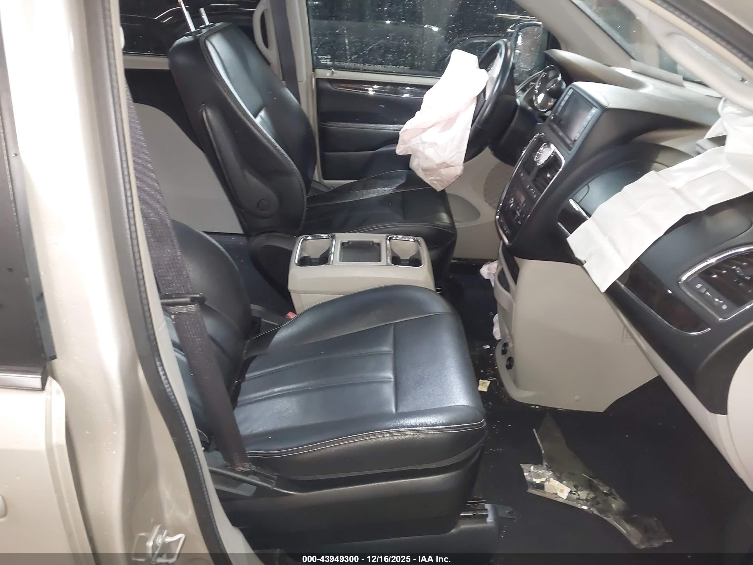 CHRYSLER TOWN image 5