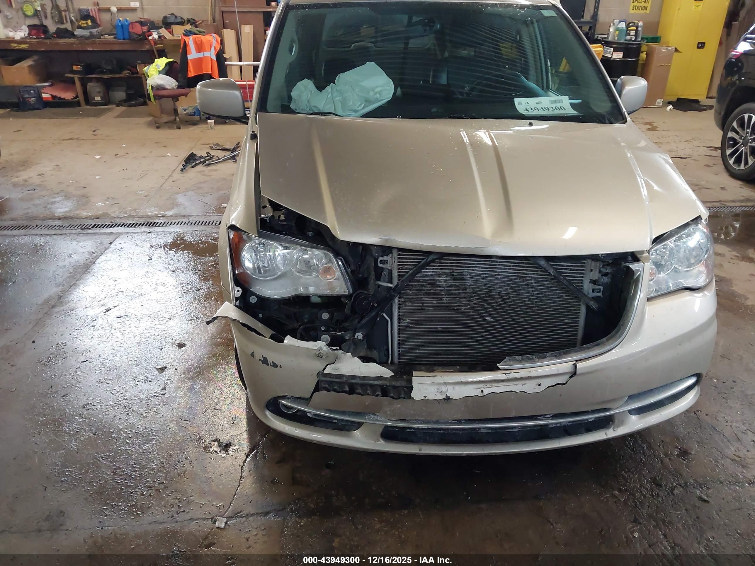 CHRYSLER TOWN image 6