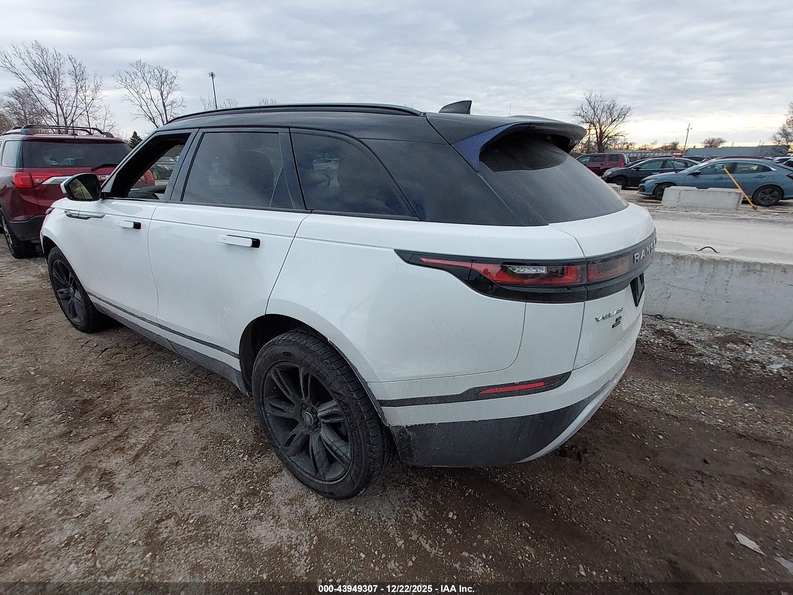 LAND ROVER image 3