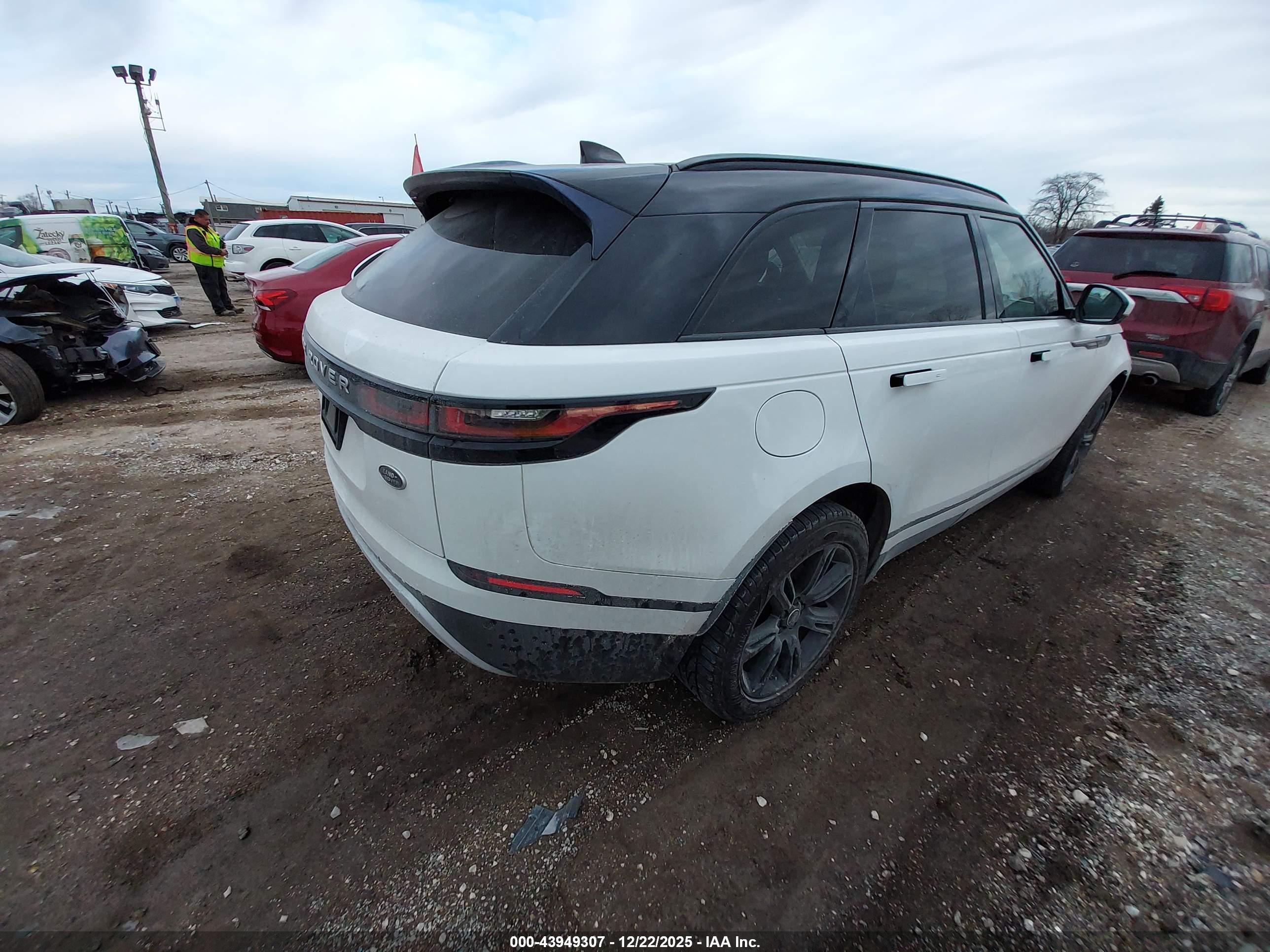 LAND ROVER image 4