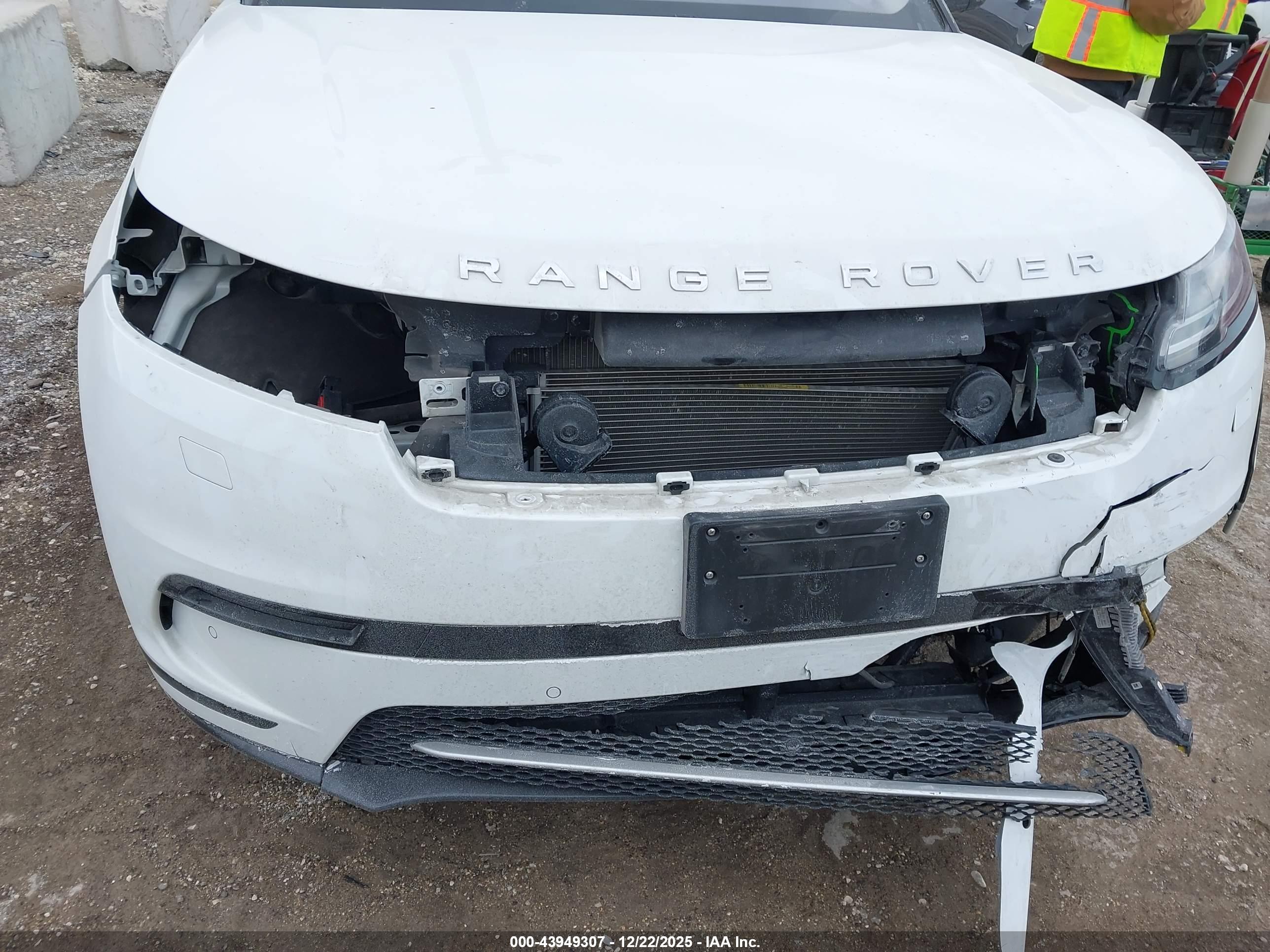 LAND ROVER image 6