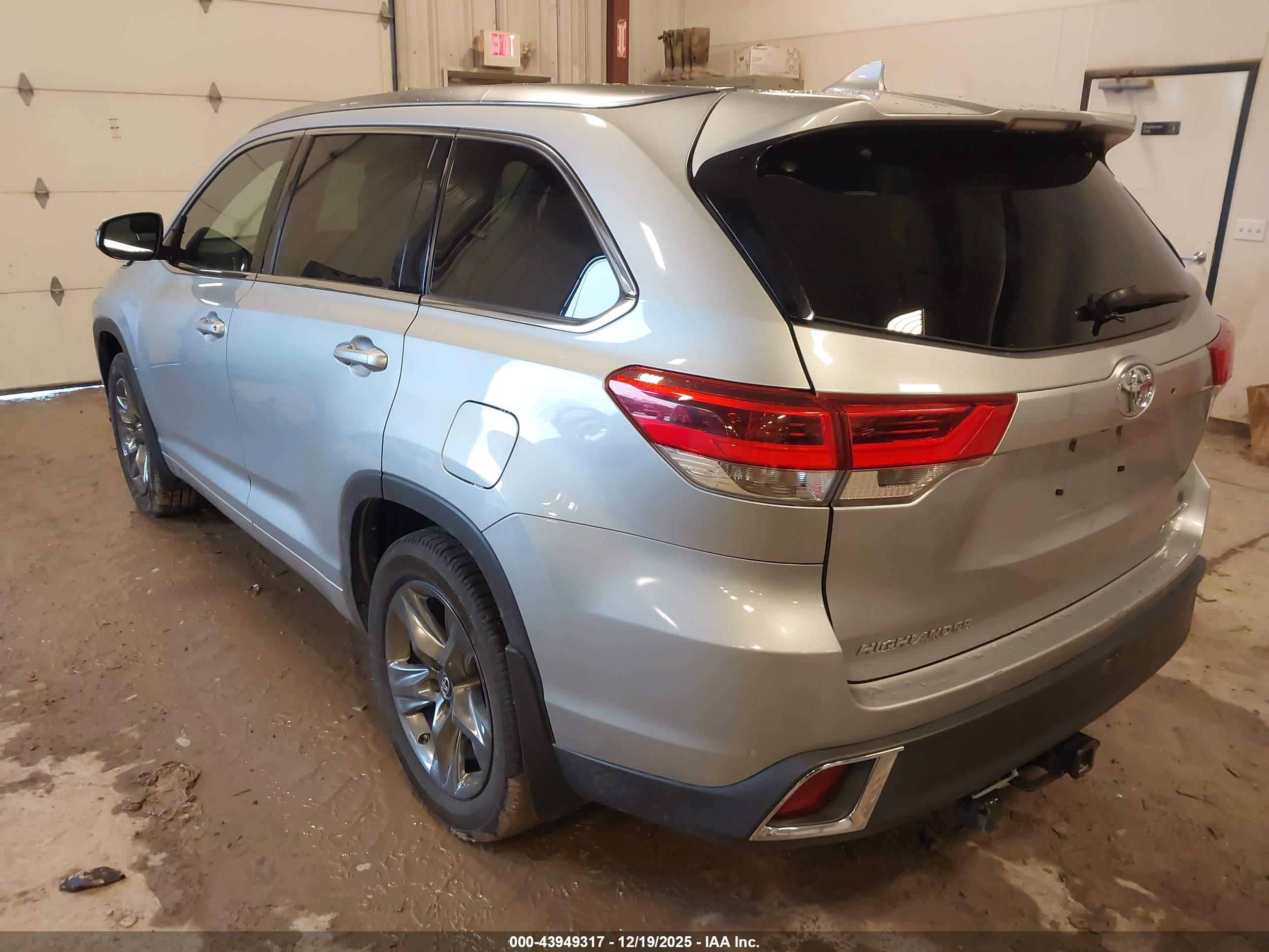 TOYOTA HIGHLANDER image 3