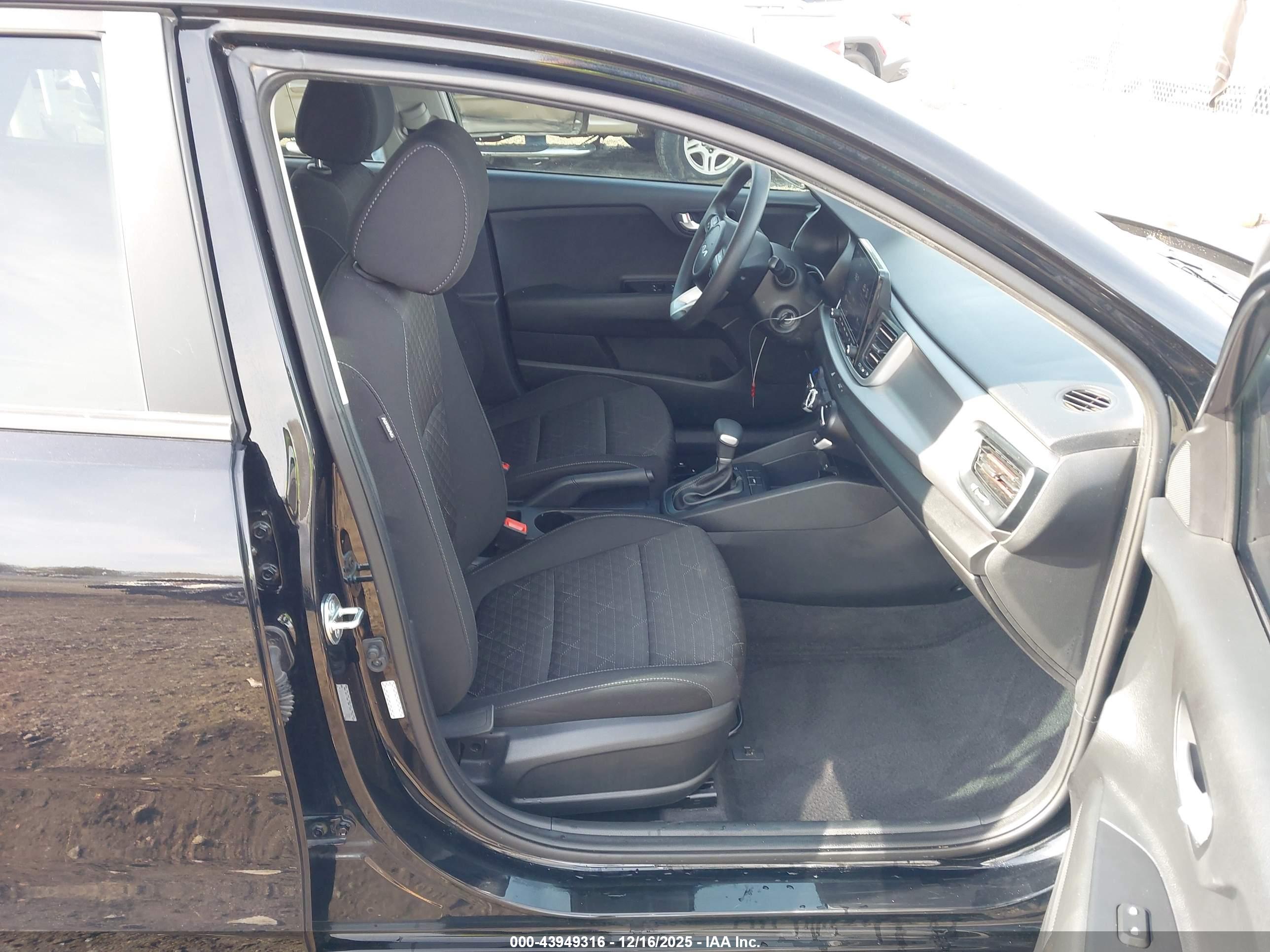 KIA RIO image 5