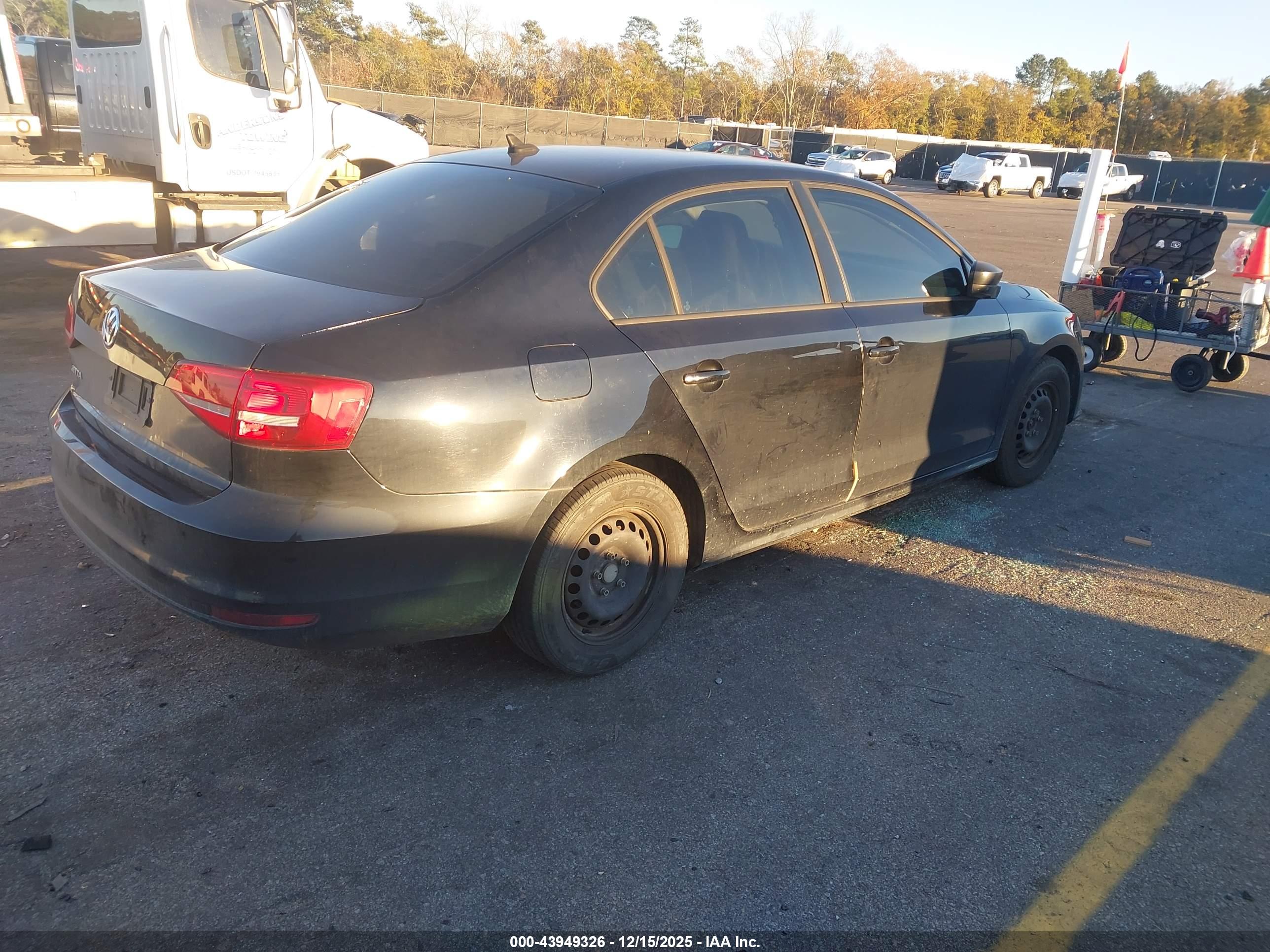 VOLKSWAGEN JETTA image 4