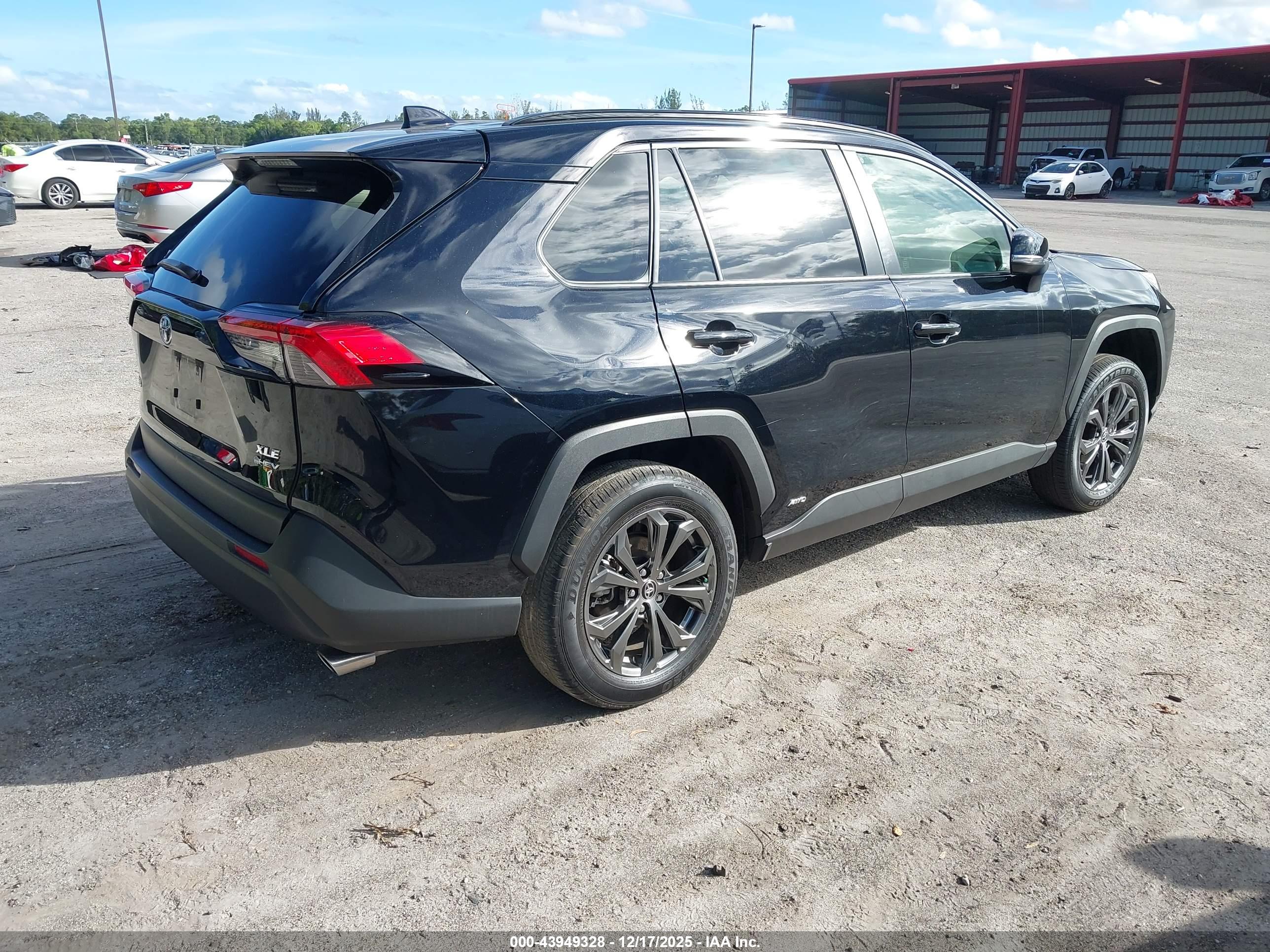 TOYOTA RAV4 image 4