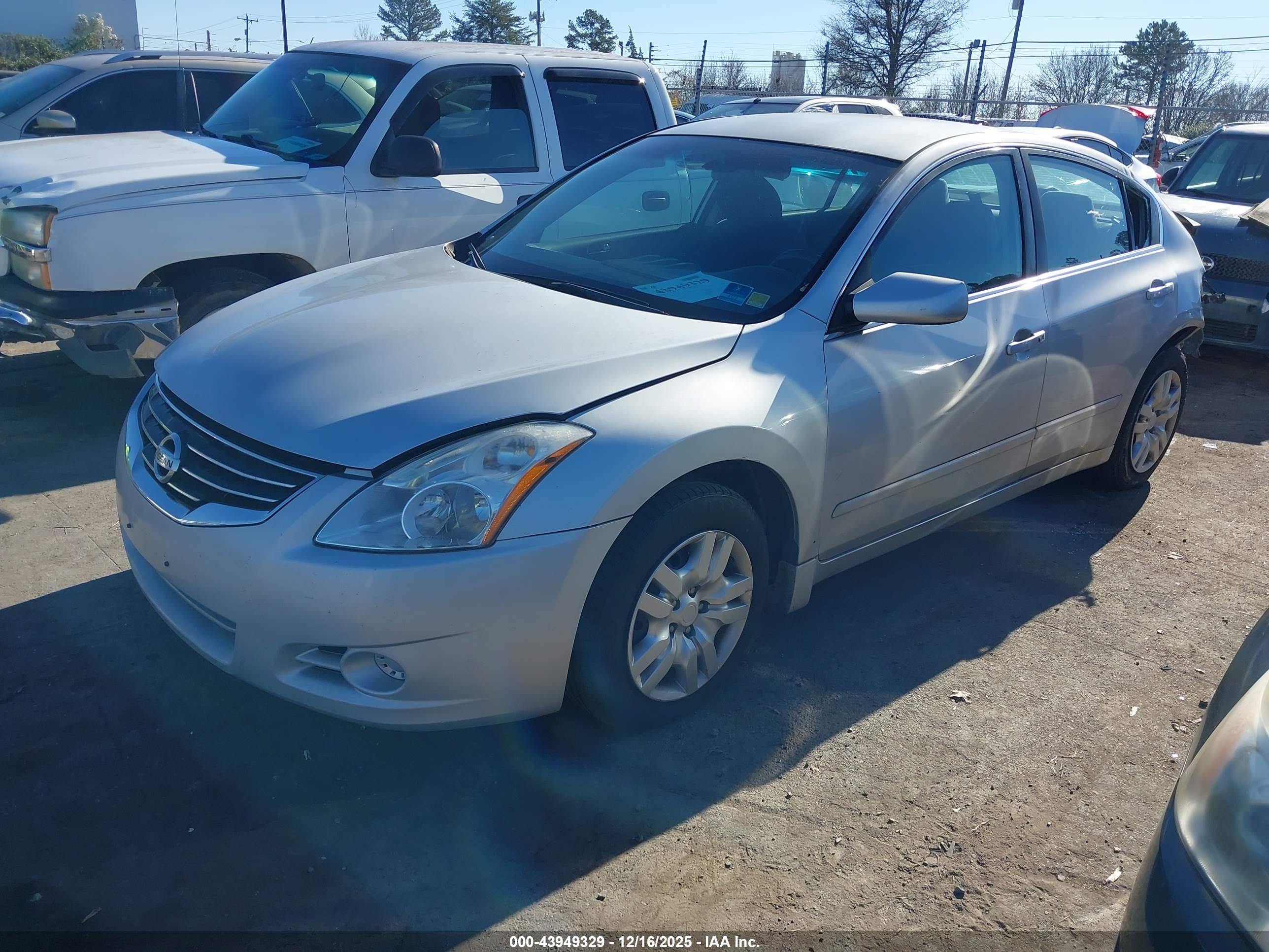 NISSAN ALTIMA image 2