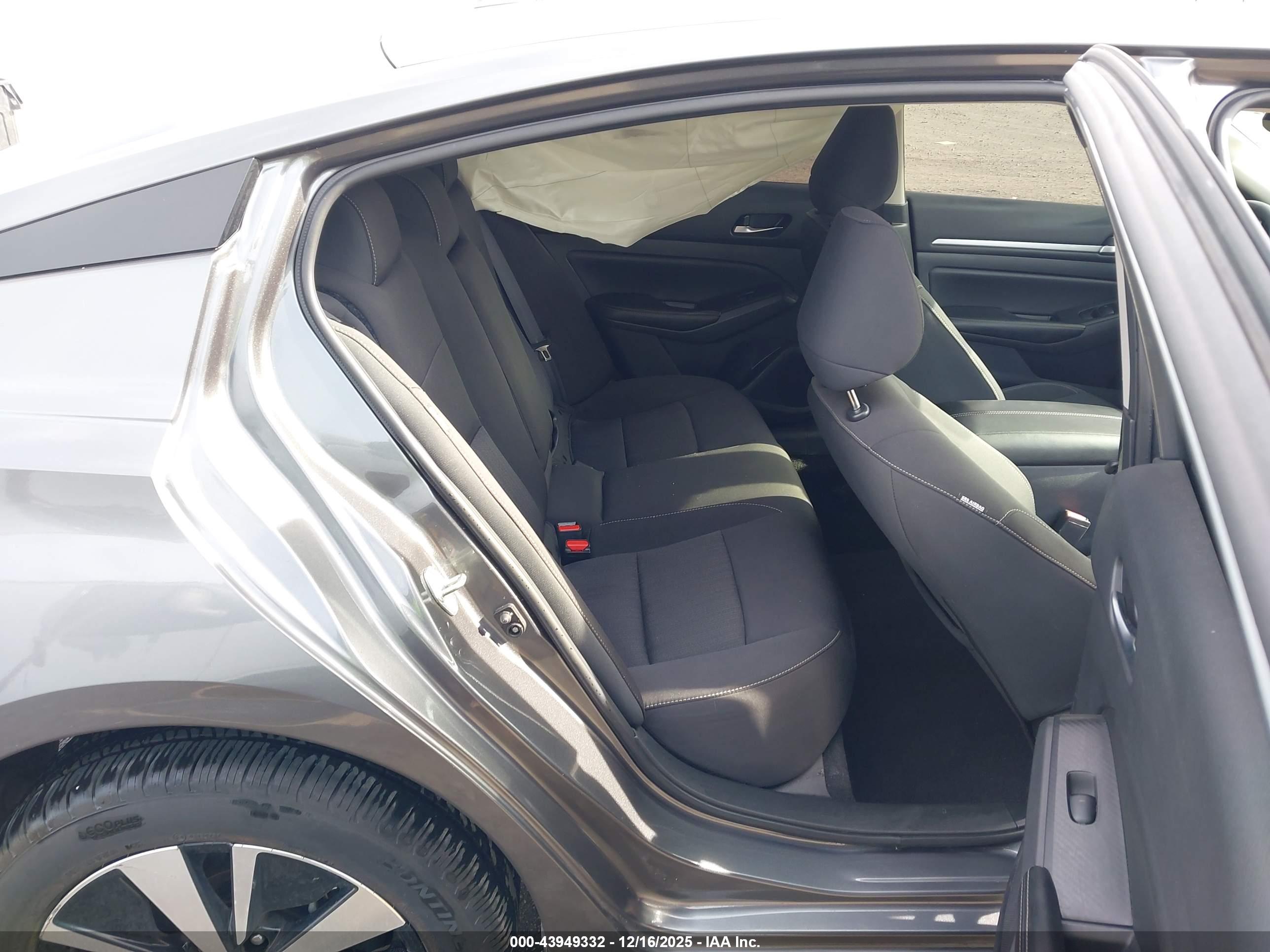 NISSAN ALTIMA image 8