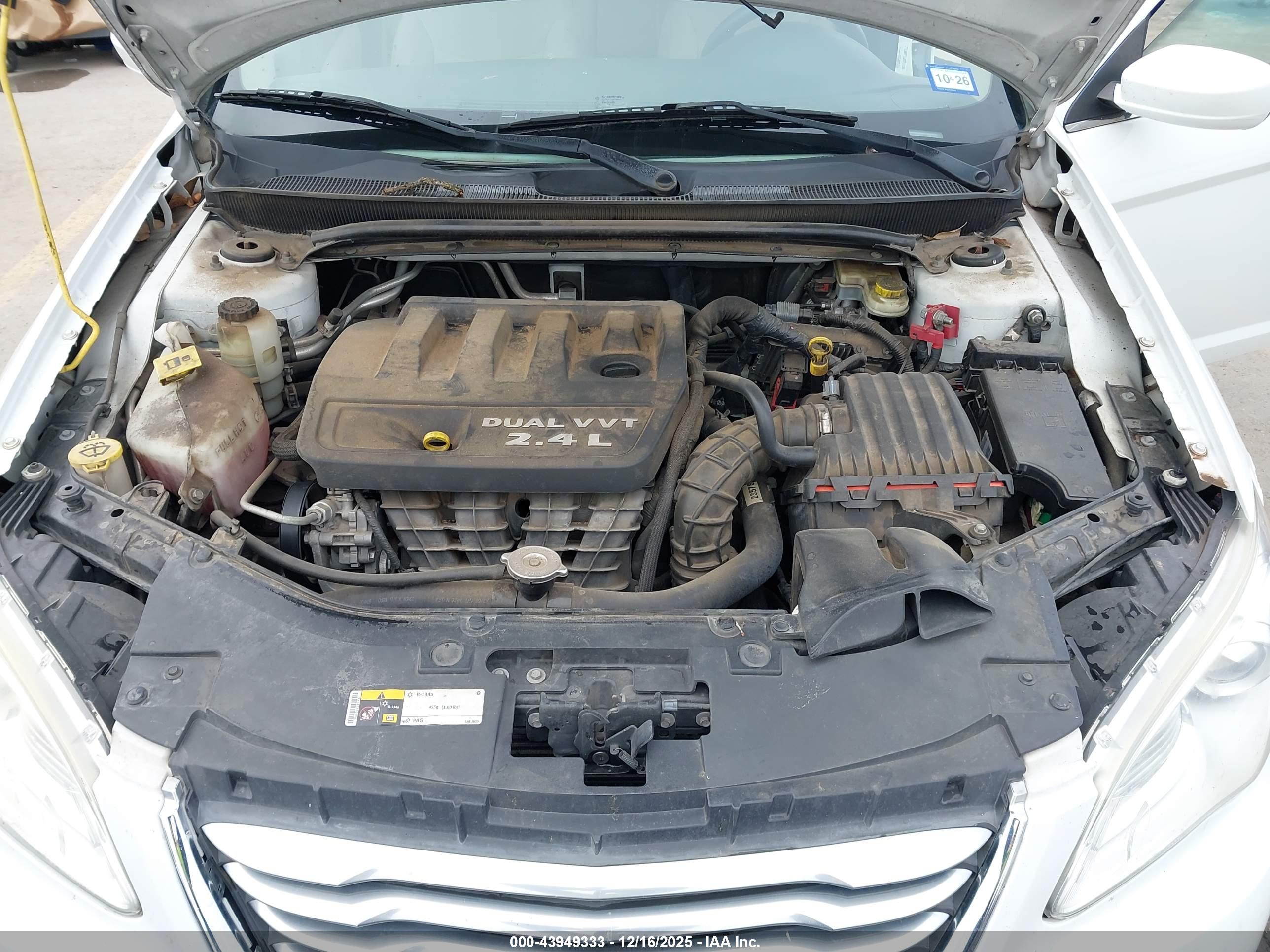 CHRYSLER 200 image 10