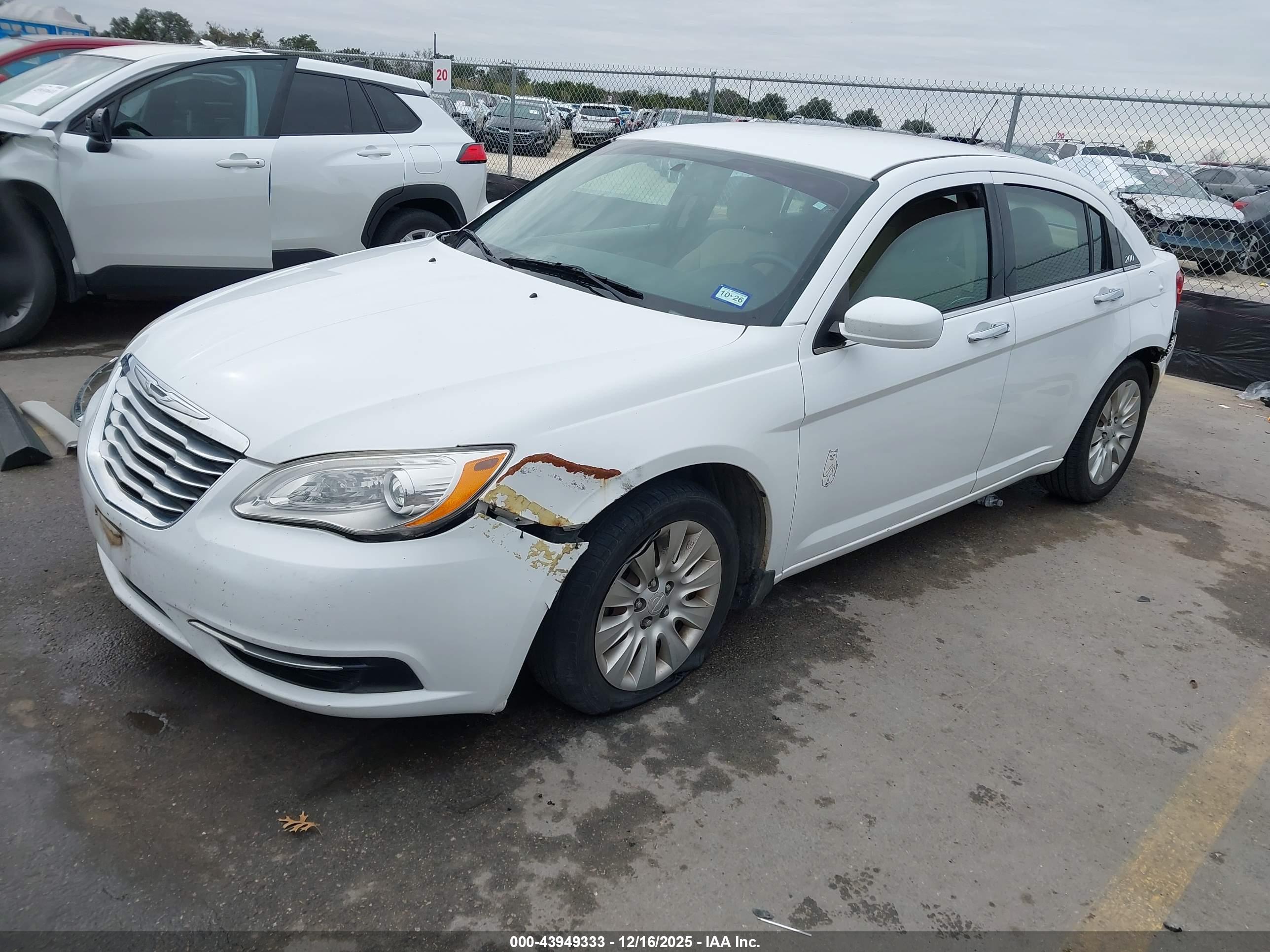 CHRYSLER 200 image 2
