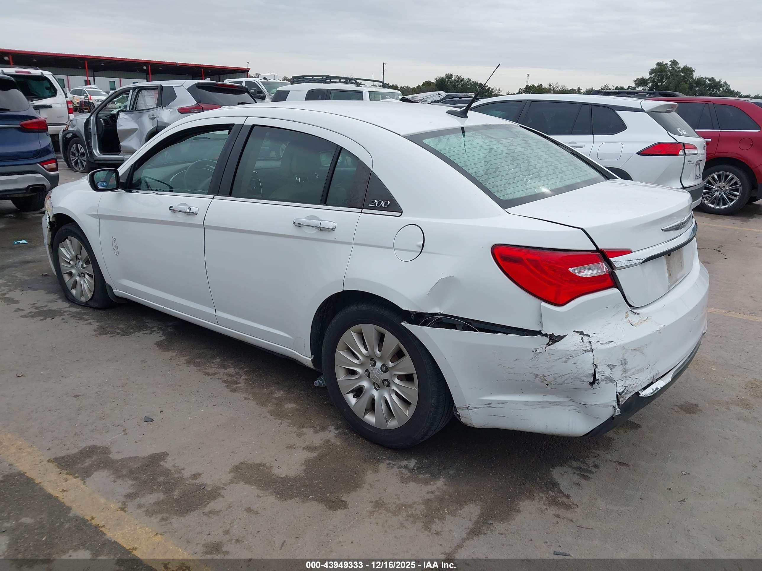 CHRYSLER 200 image 3