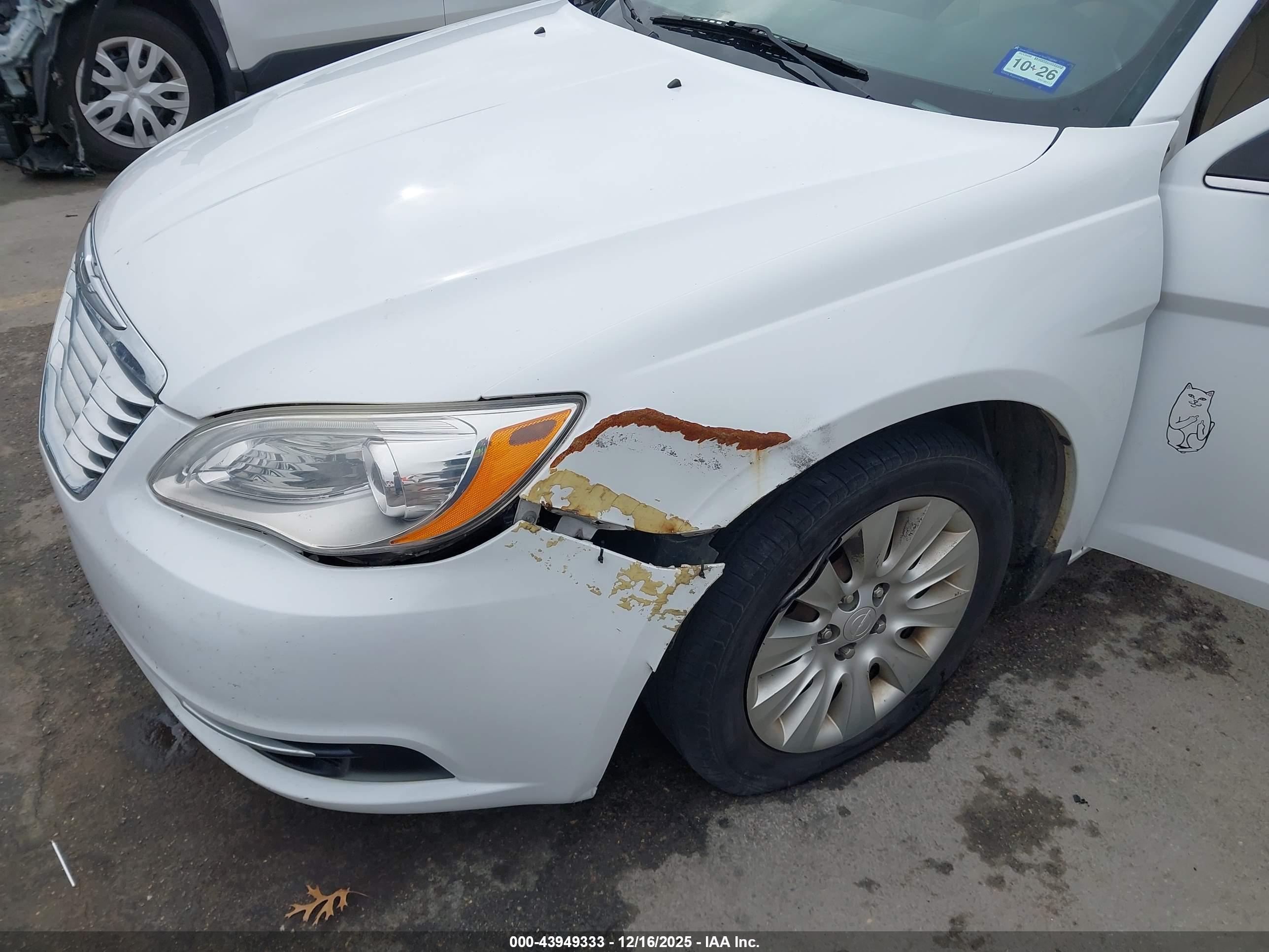 CHRYSLER 200 image 6
