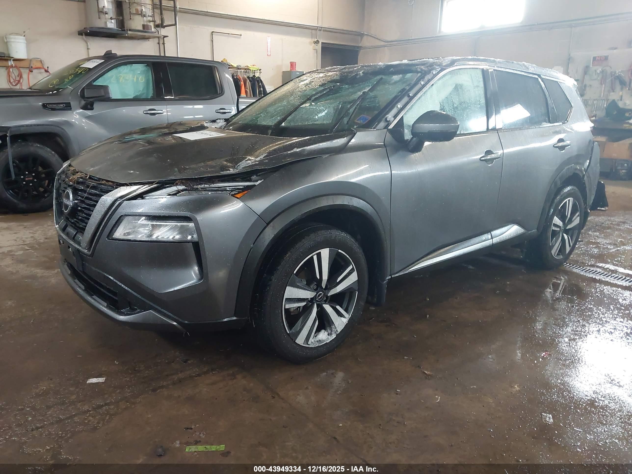 NISSAN ROGUE image 2