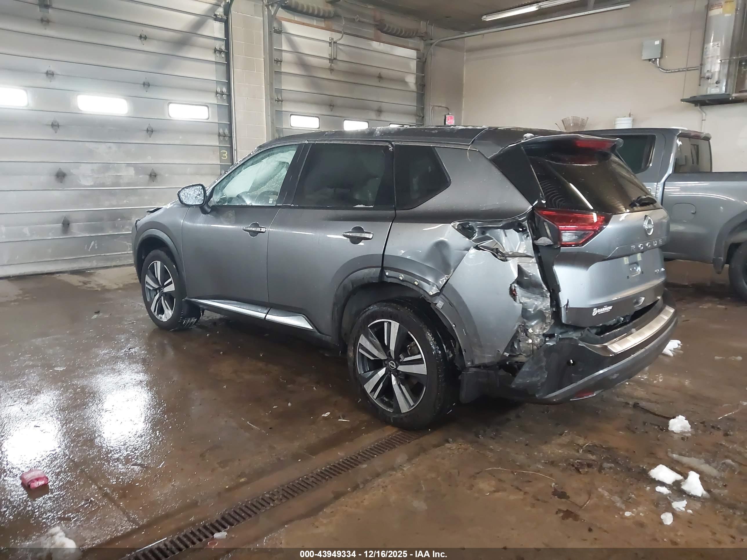 NISSAN ROGUE image 3