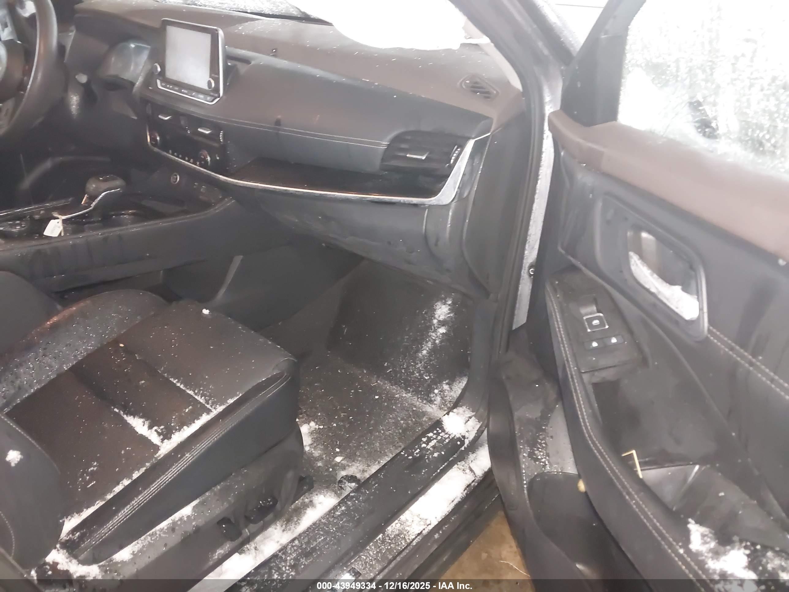 NISSAN ROGUE image 5