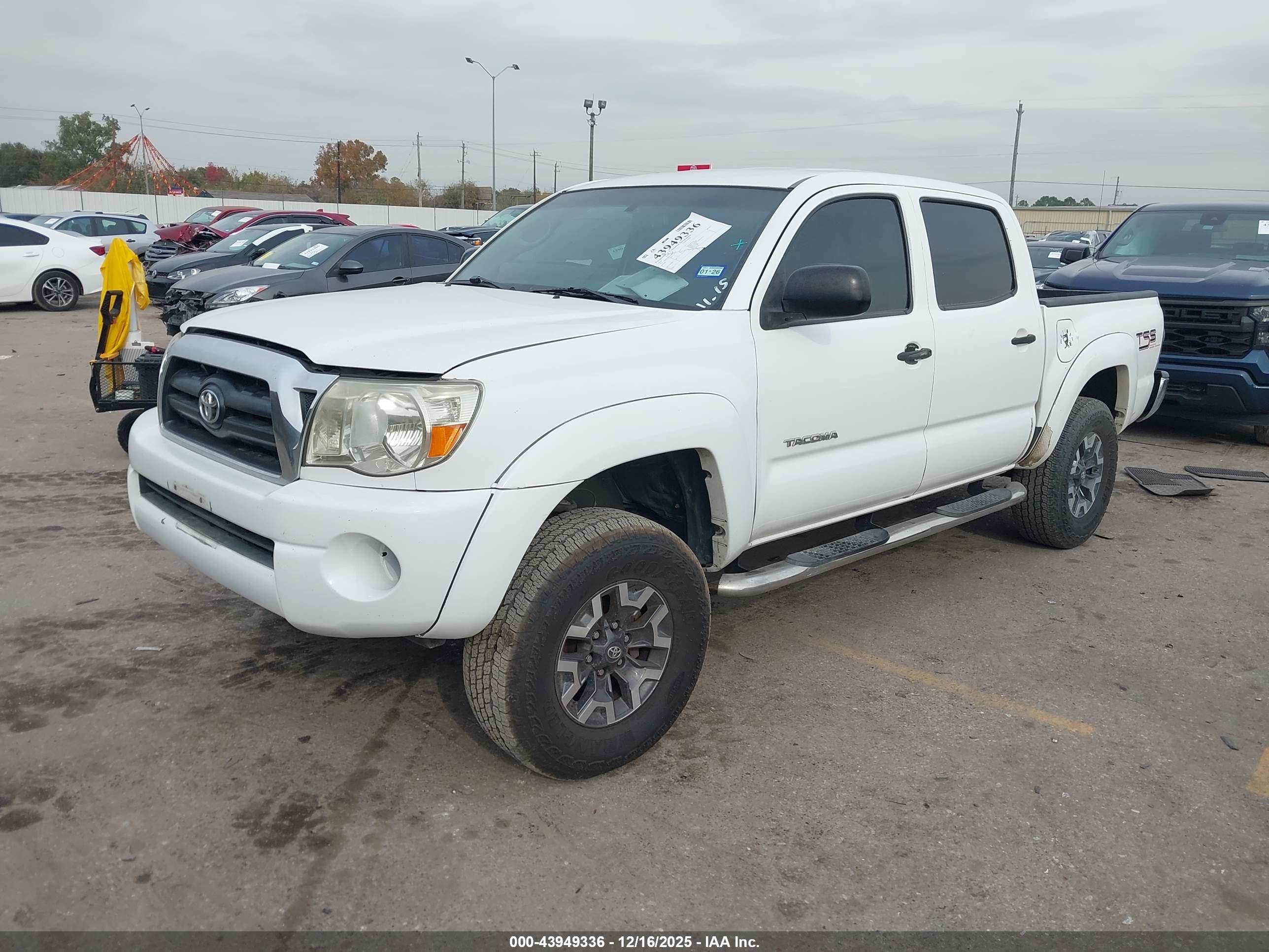 TOYOTA TACOMA image 2