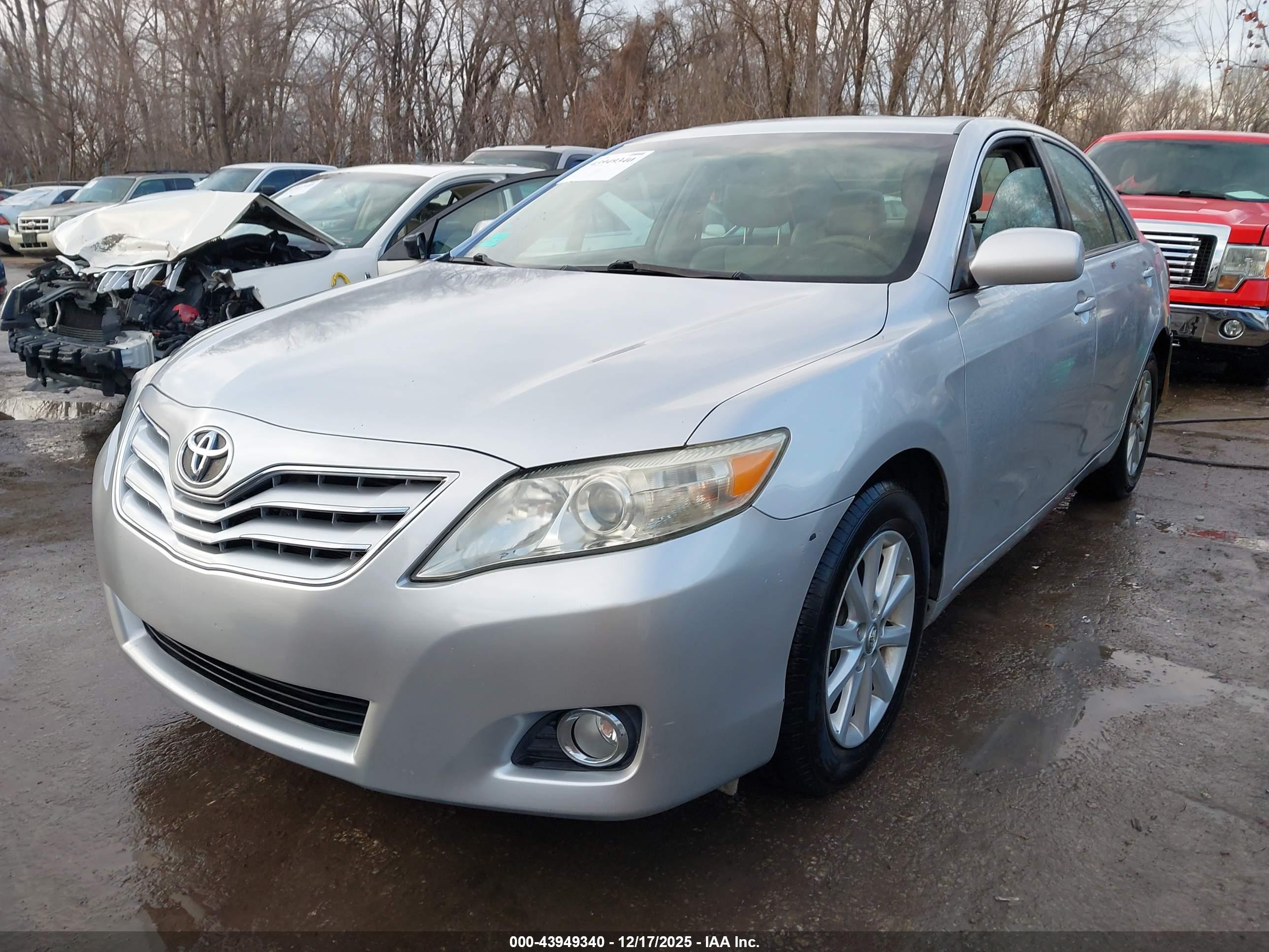 TOYOTA CAMRY image 2